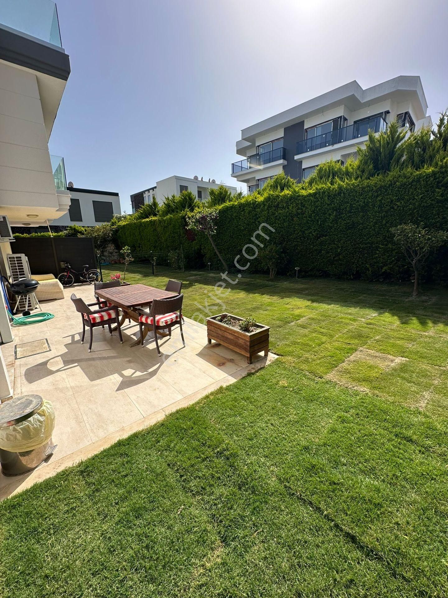 Çeşme Ardıç Paşalimanı'nda Plaja Yürüme Mesafesinde Kiralık Tripleks Villa - Görsel 8