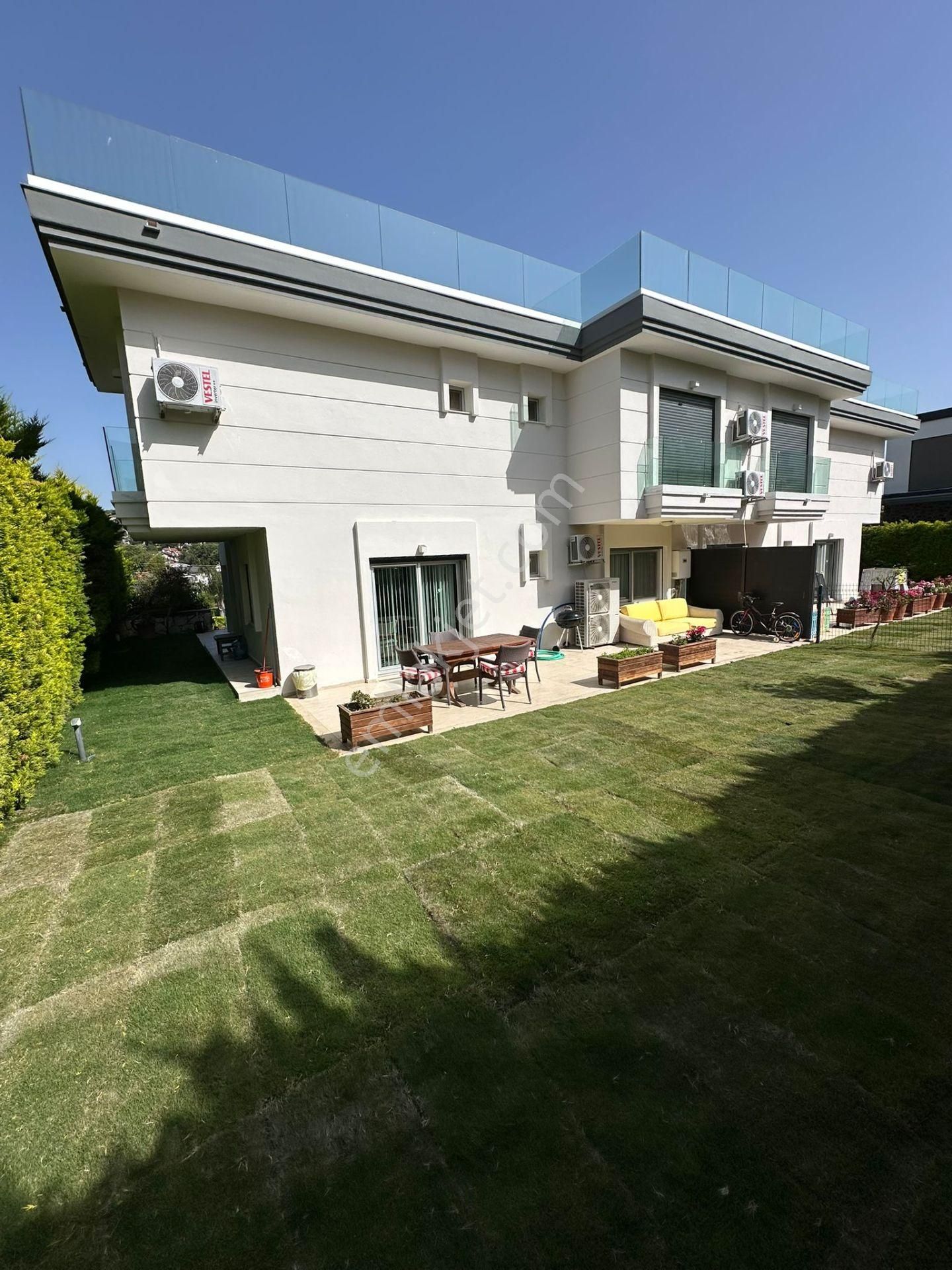 Çeşme Ardıç Paşalimanı'nda Plaja Yürüme Mesafesinde Kiralık Tripleks Villa - Görsel 4