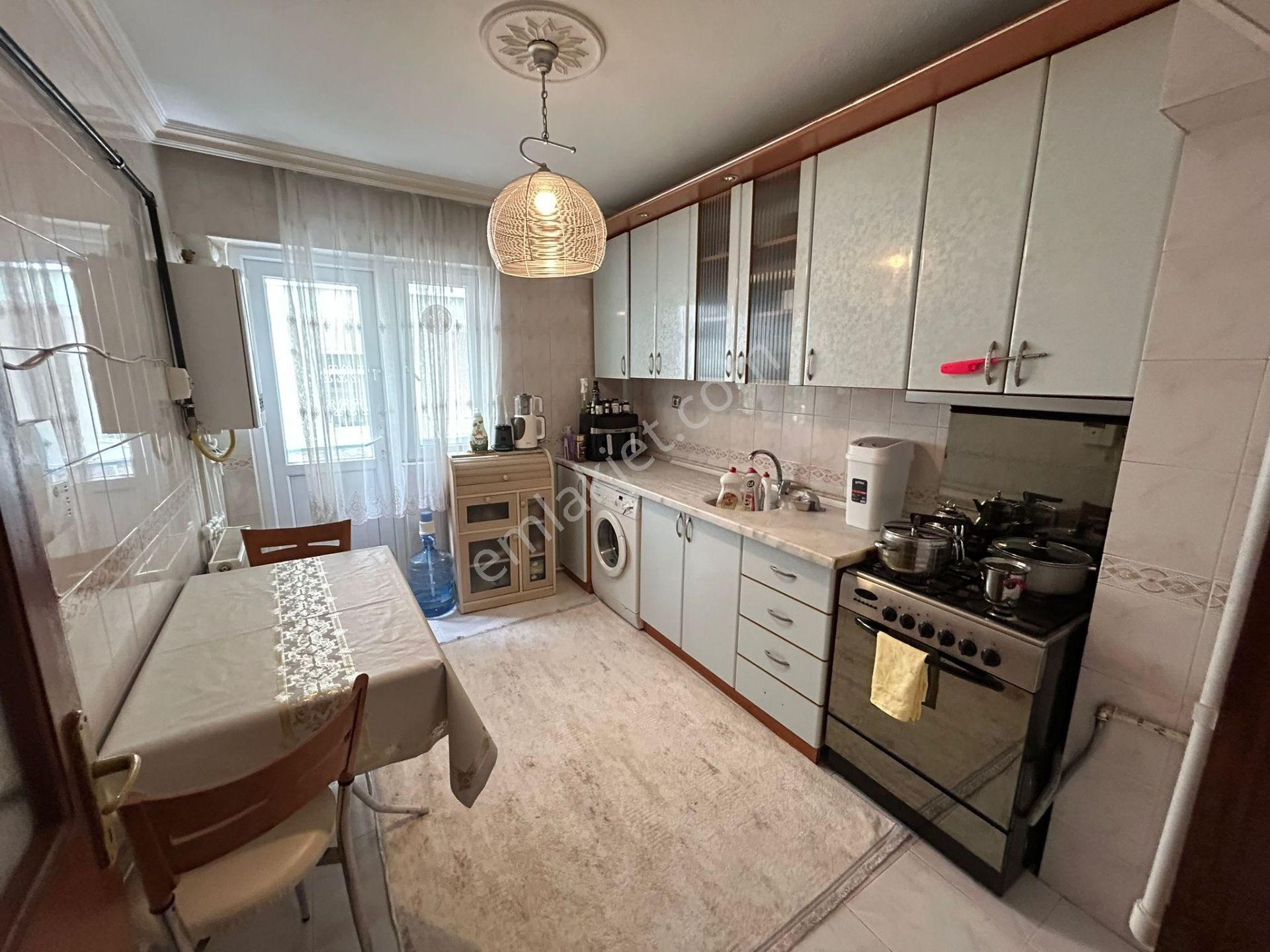 Eşyalı Kiralık Daire Merkez De Hastahanelere Yakın Kat Ta 3+1