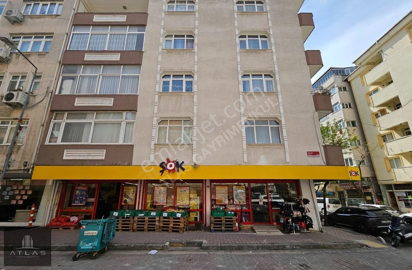 Atlas'tan, Yayla'da, Köşe Bina, 182m2, Market Kiracılı Dükkan