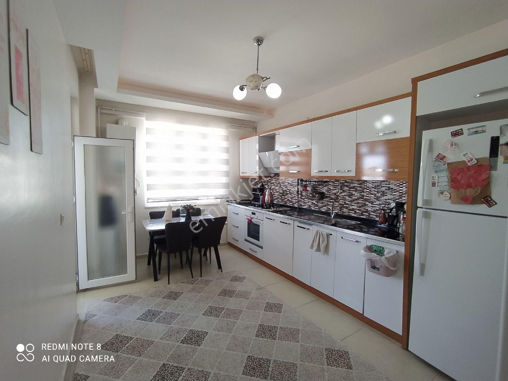 Bağcılar Gökuşağı Villaları Arkasında Satılık 3+1 Daire