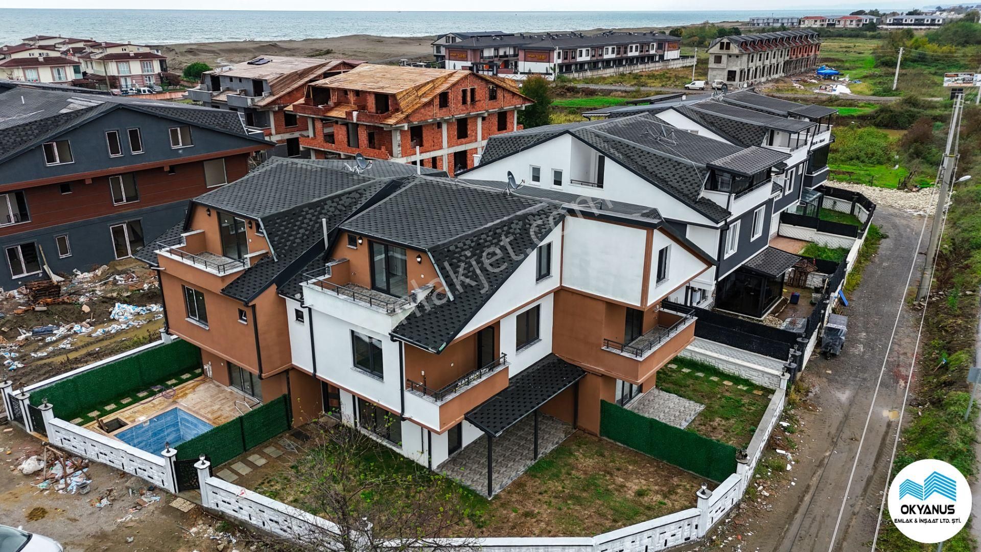 Kocaali De Köşe Parsel Dev Bahçeli 3+1 Villa Burda