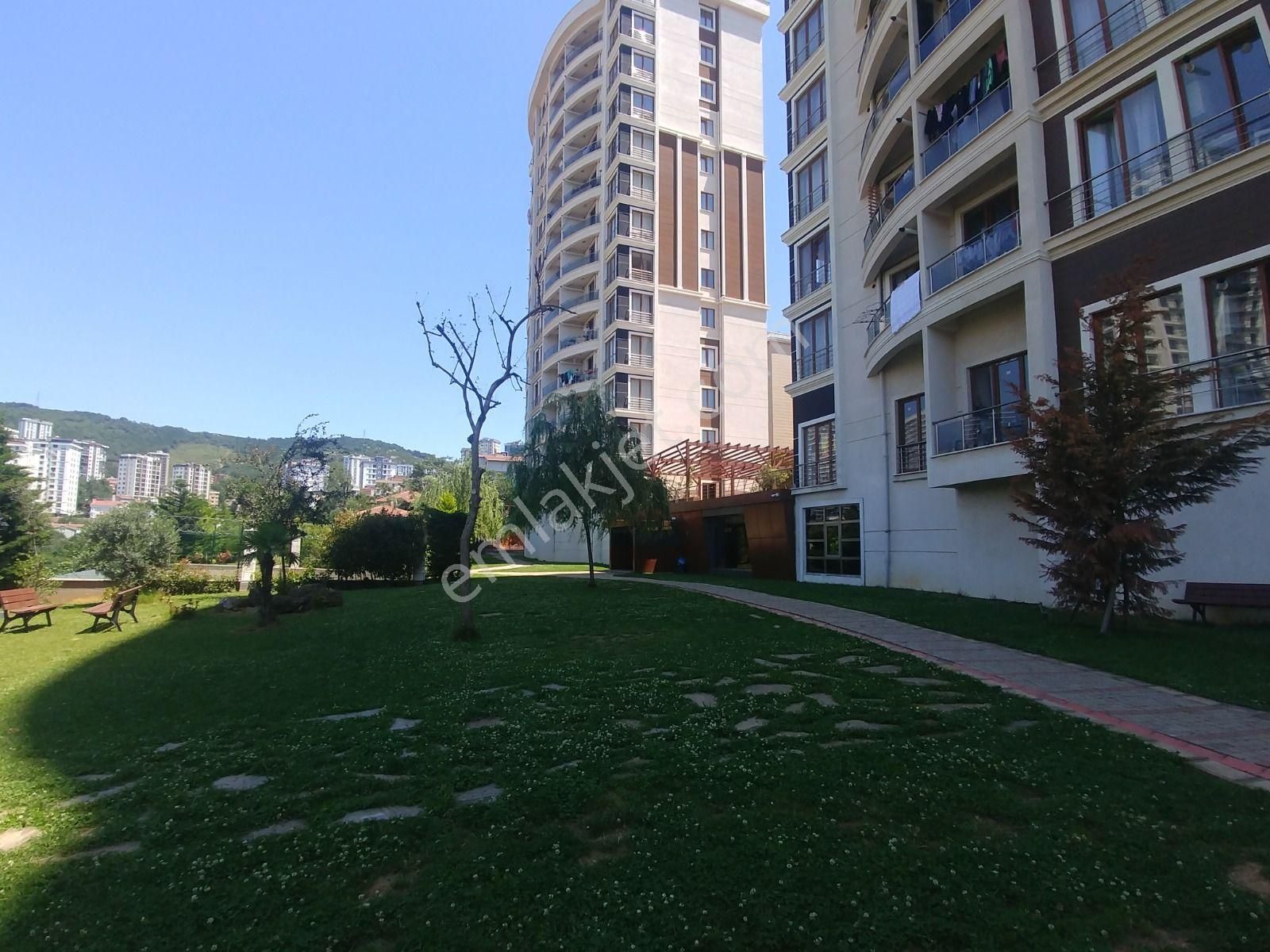 Yakacık Meydana Yürüme Site İçi 2+1 İskanlı - Ankastreli