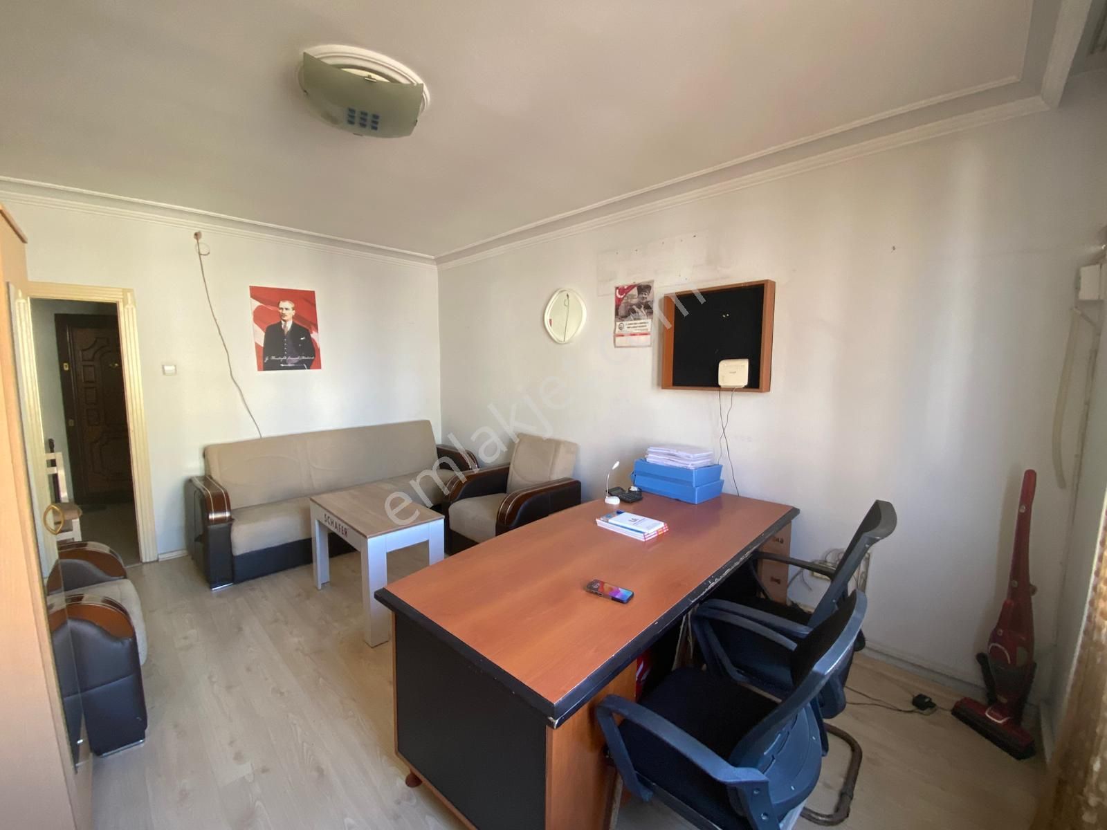 Karınca'dan Çarşının Göbeğinde 1+1 Eşyalı Satılık Ofis !