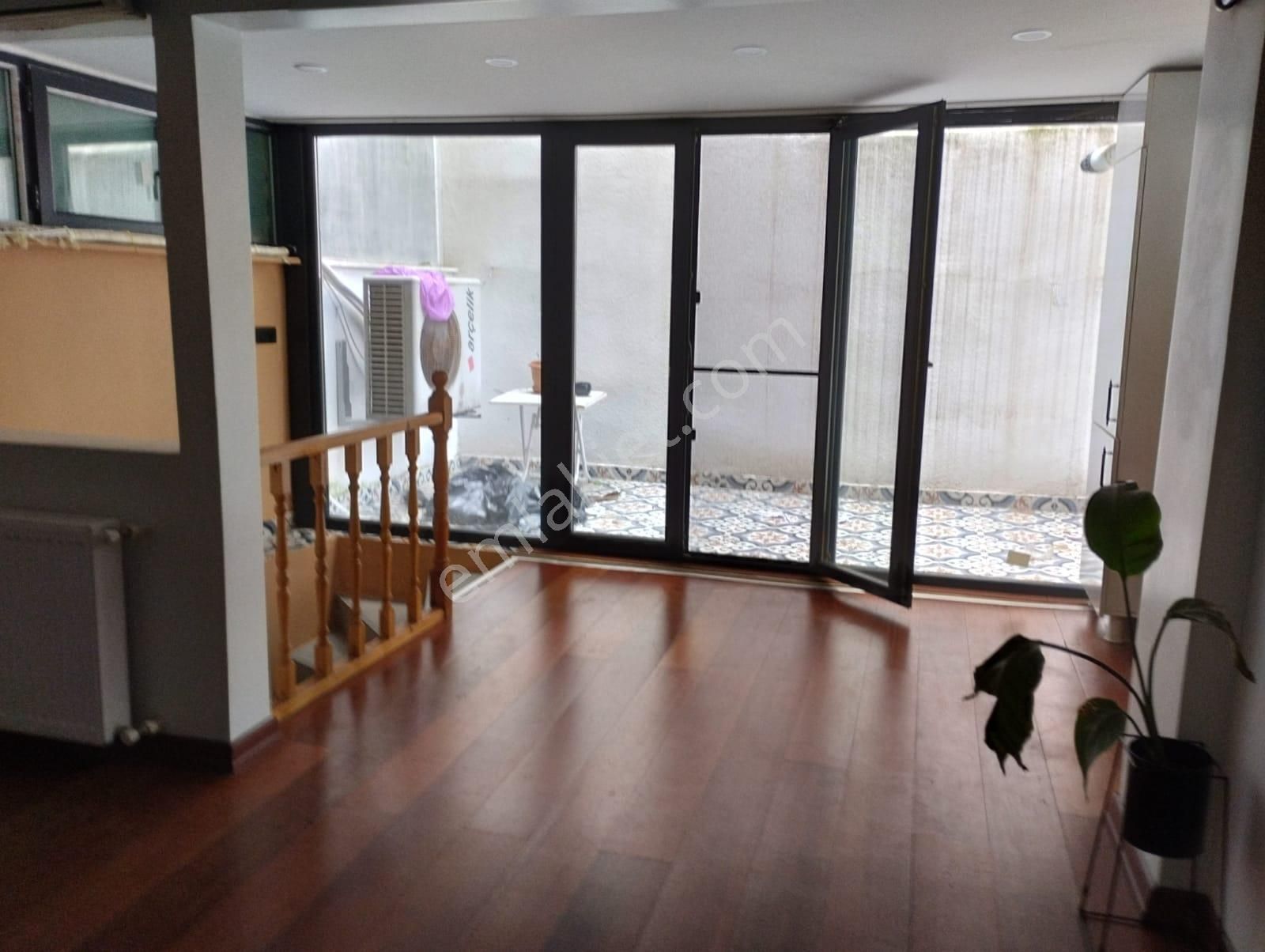 Bakırköy Merkezde Meydana Metro Ya Marmaraya Yakın 2+1 Ters Dubles Bahçe Keyifi Sevenler 100 M2