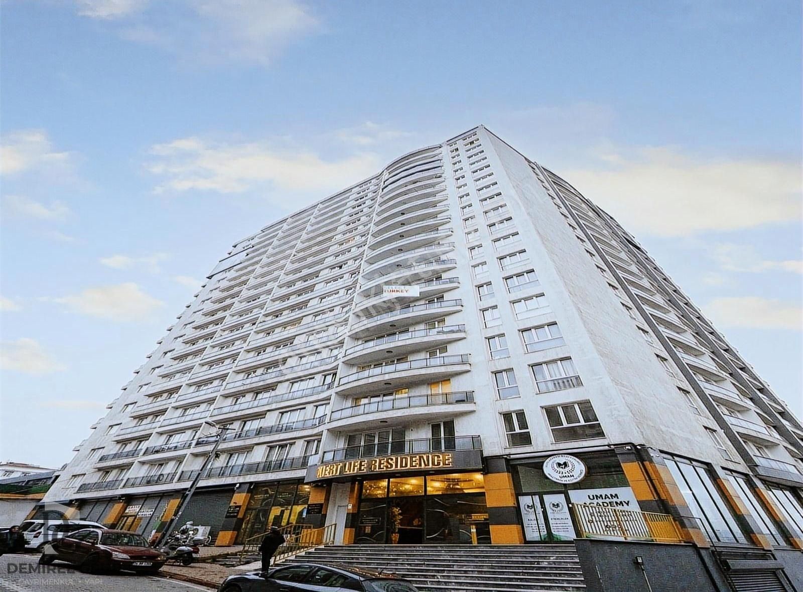 Mert Life Sitesi Metrobüse Yakın Şehir Manzaralı 1+1 Daire !