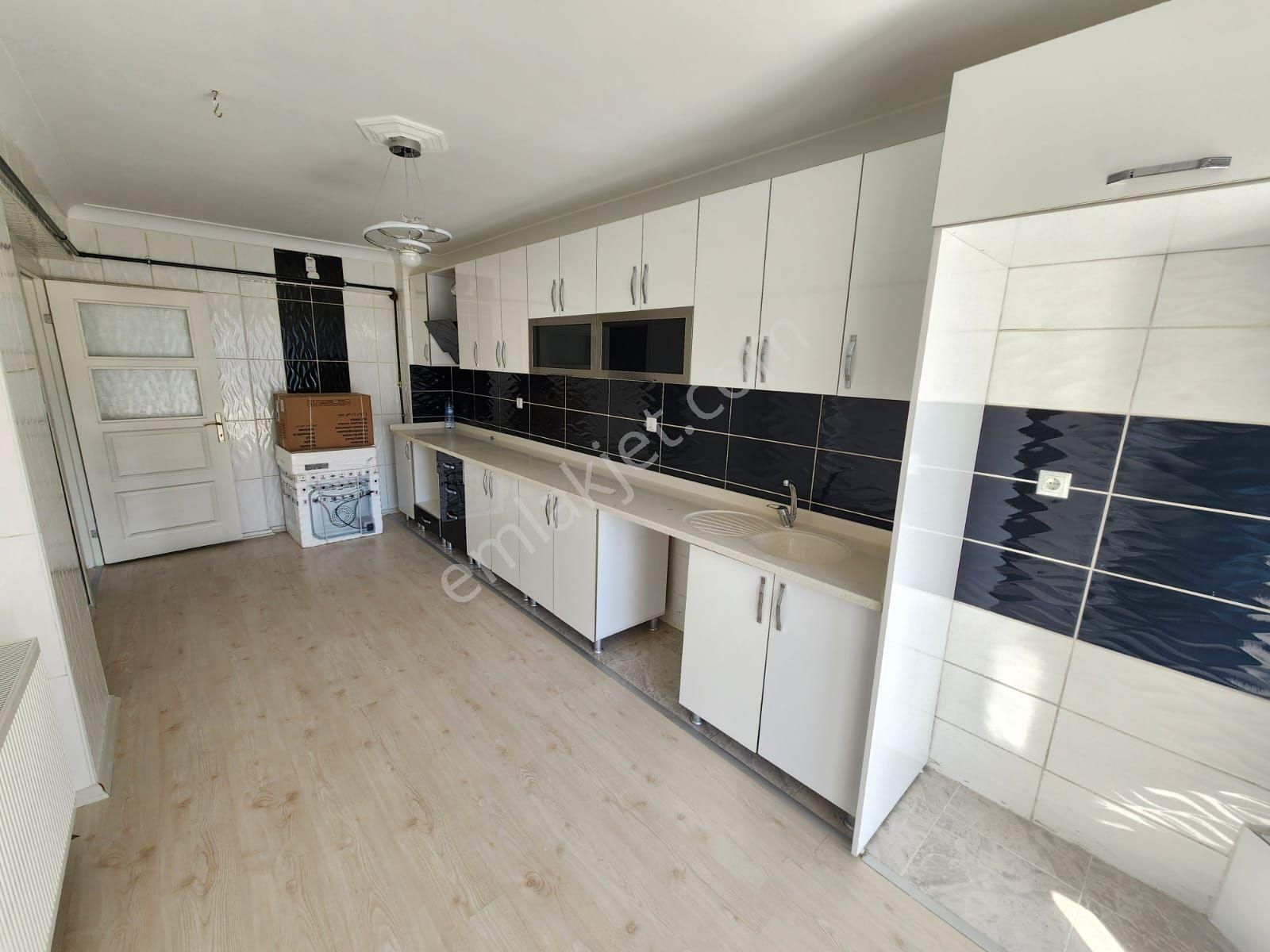 Karapürçek Asansörlü 4+1 150m2 Ç.banyo D.kagit Ankastre Kombi Vestiyer Full