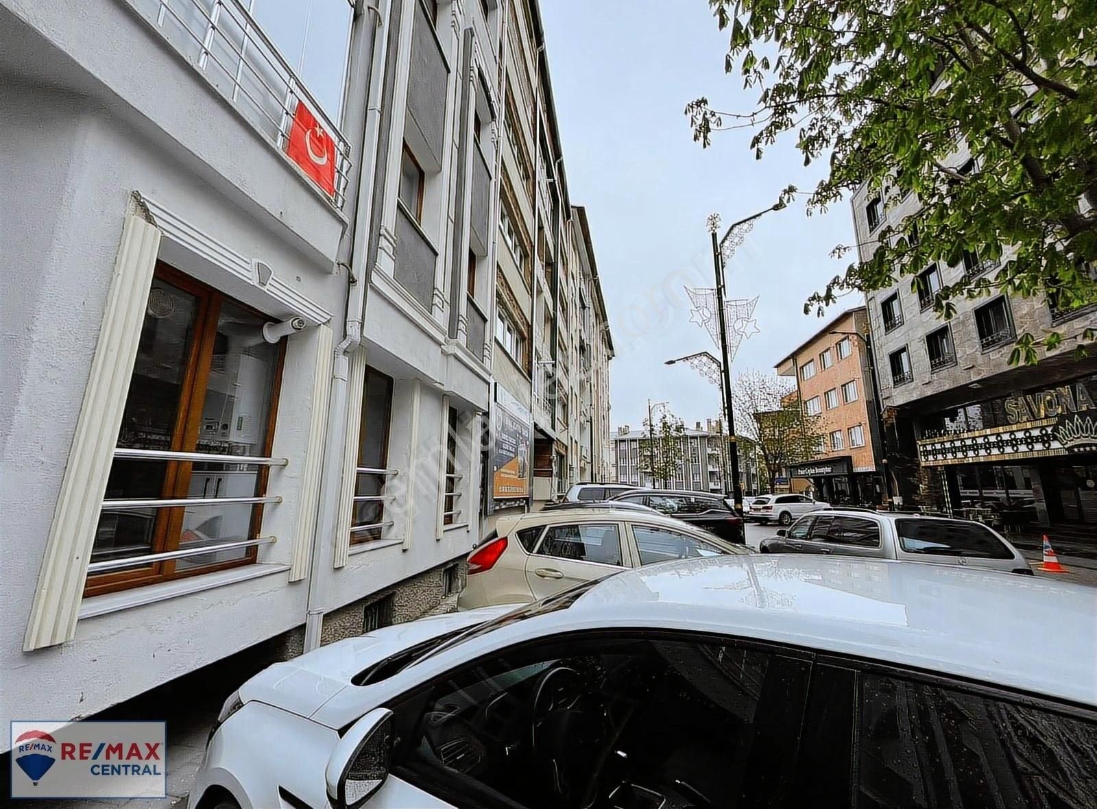 Remax'dan Mehmetpaşa'da 3+1 Kiralık Daire