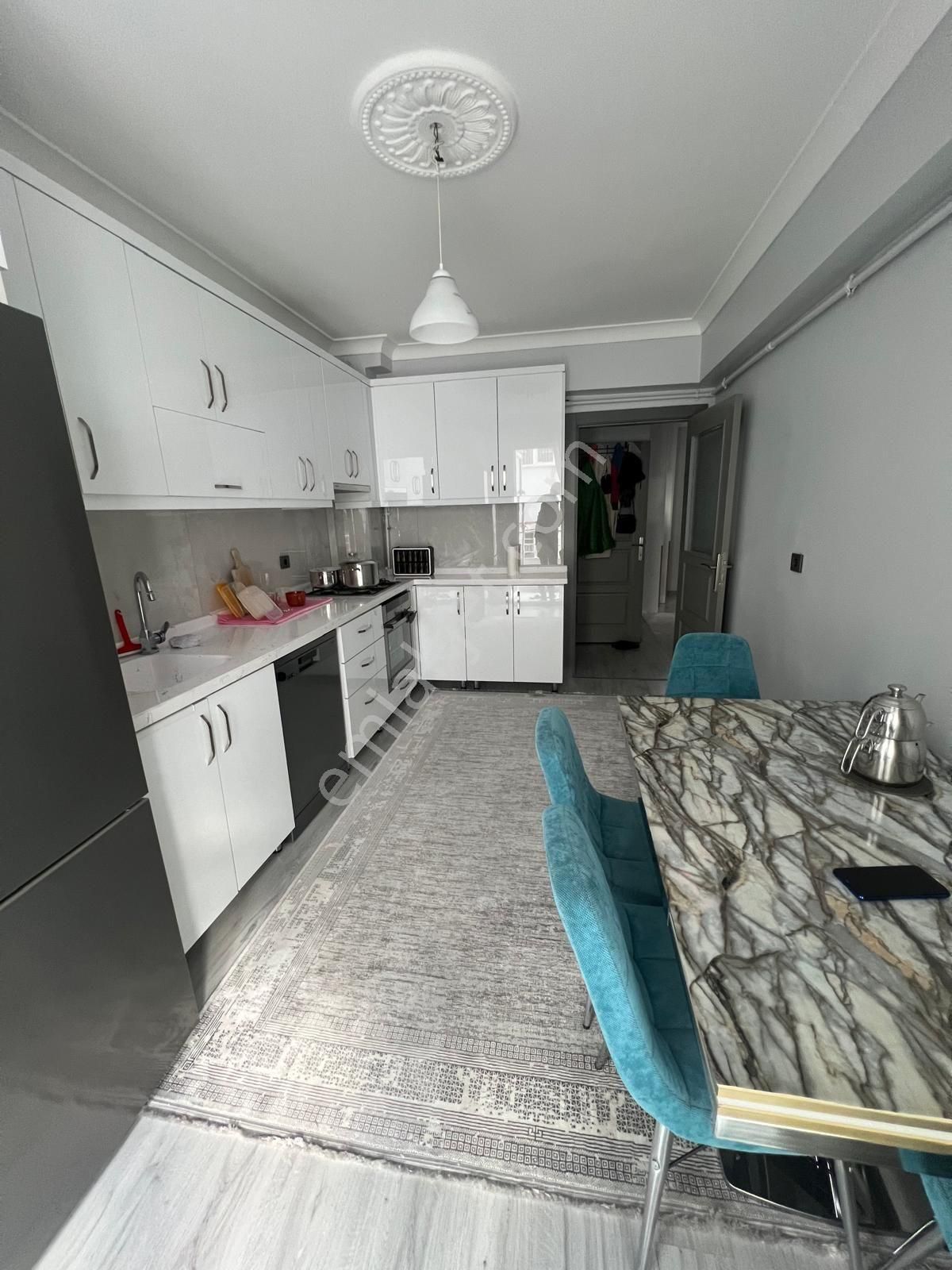 Ekin Mah.yüzme Havuz Yanı Orta Kat 3+1 Asansörlü Ön Cephe Full Yapılı Daire