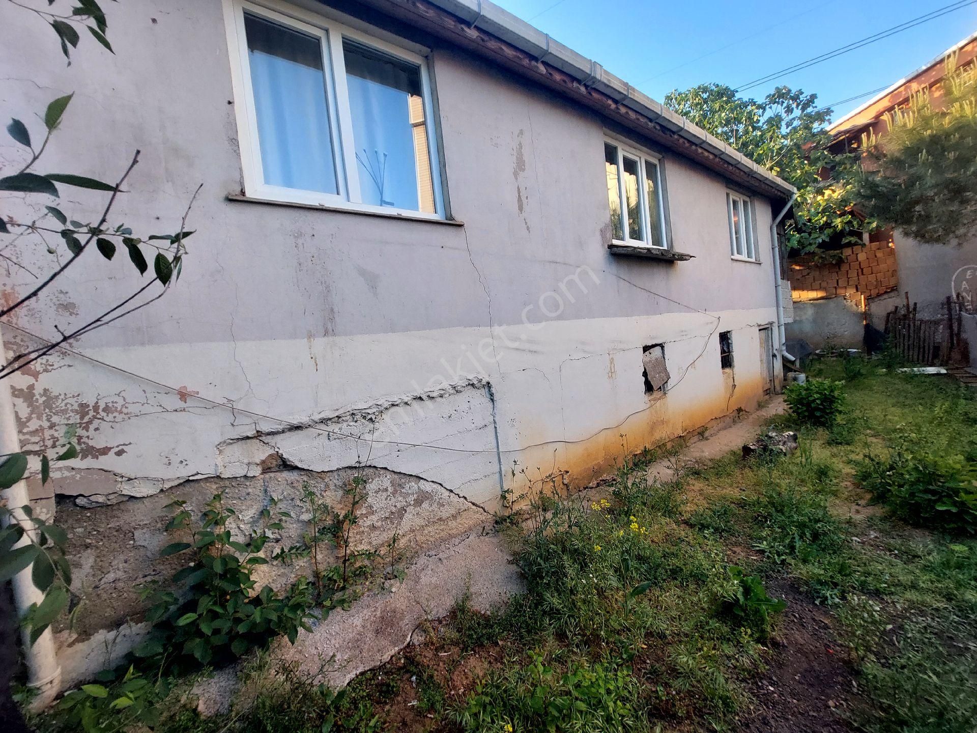 S.beyli M.akif Mh'de Merkeze Çok Yakın 205m² İçerisinde Müstakil 1daire Ve Dükkan