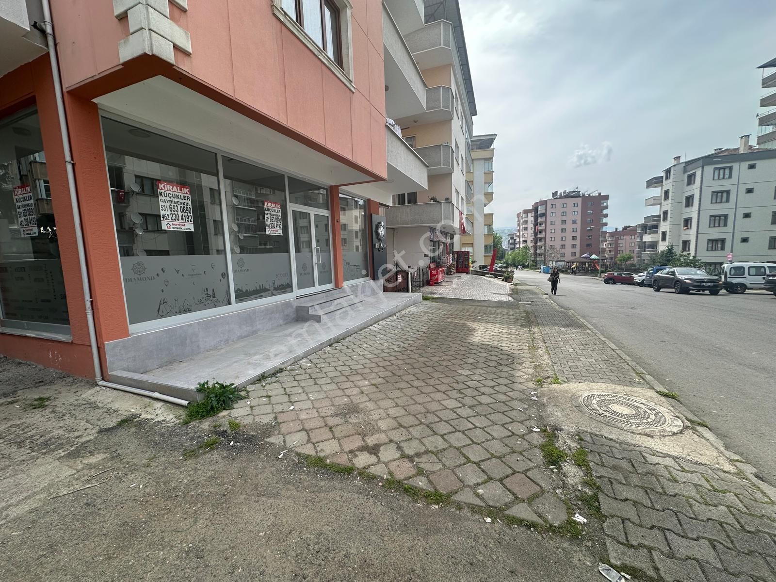 Küçükler Gayrimenkulden Karşıyaka'da Kiralık Dükkan