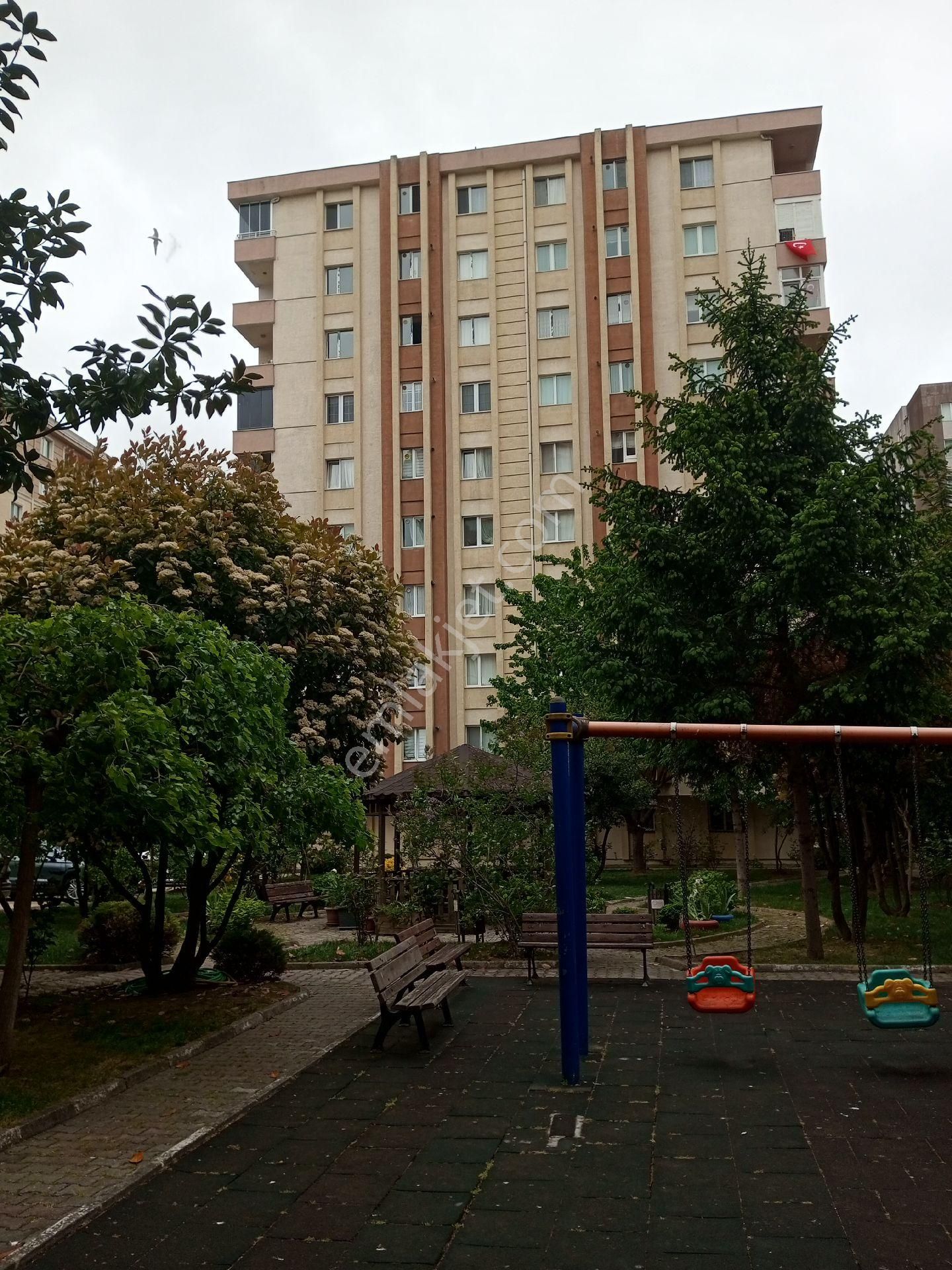 Beylikdüzü Esenyurt Metrobüse Çok Yakın Site İçinde Kiralık 3+2 Daire