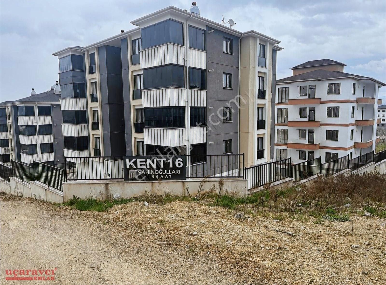 Uçaravcı'dan Kent16'da Şahsi Kapalı Otoparklı 3+1 Satılık Daire