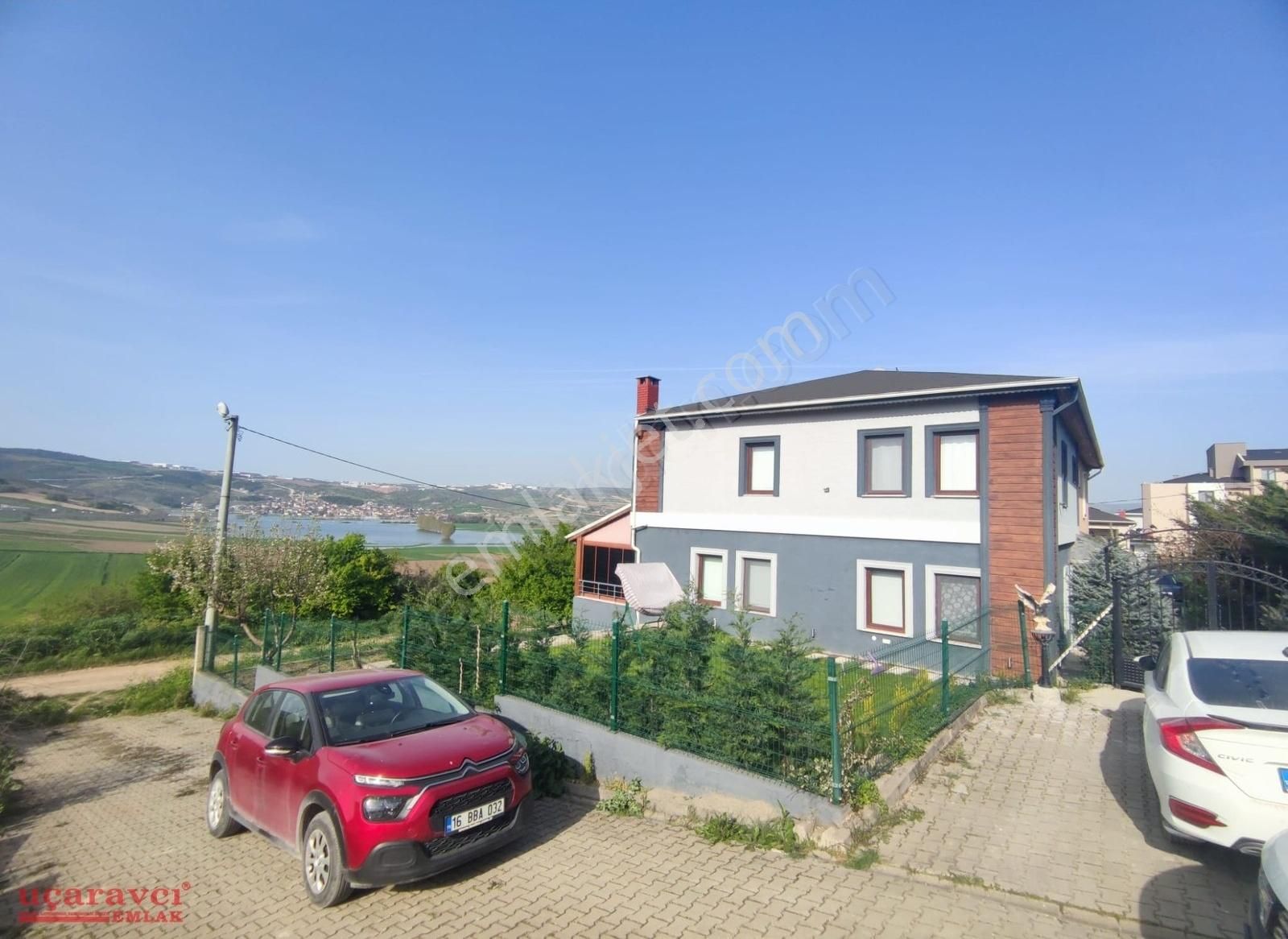 Uçaravcı'dan İremkent Vilları Satılık 4+1 Gölet Manzaralı Villa