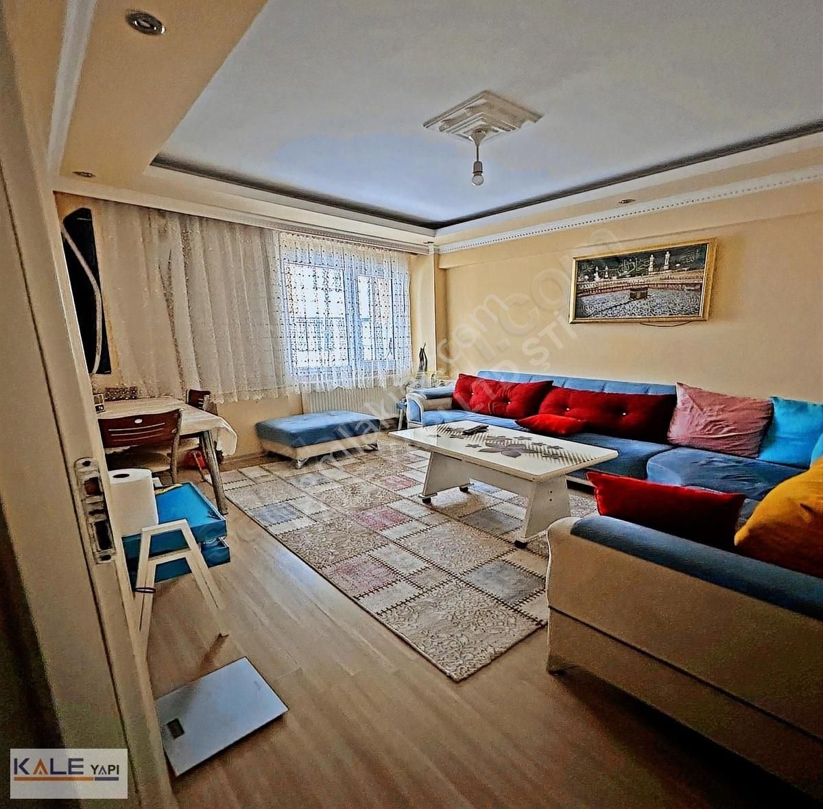 Cadde Üzerinde 2+1 Satılık Emsalsiz Yüksek Giriş