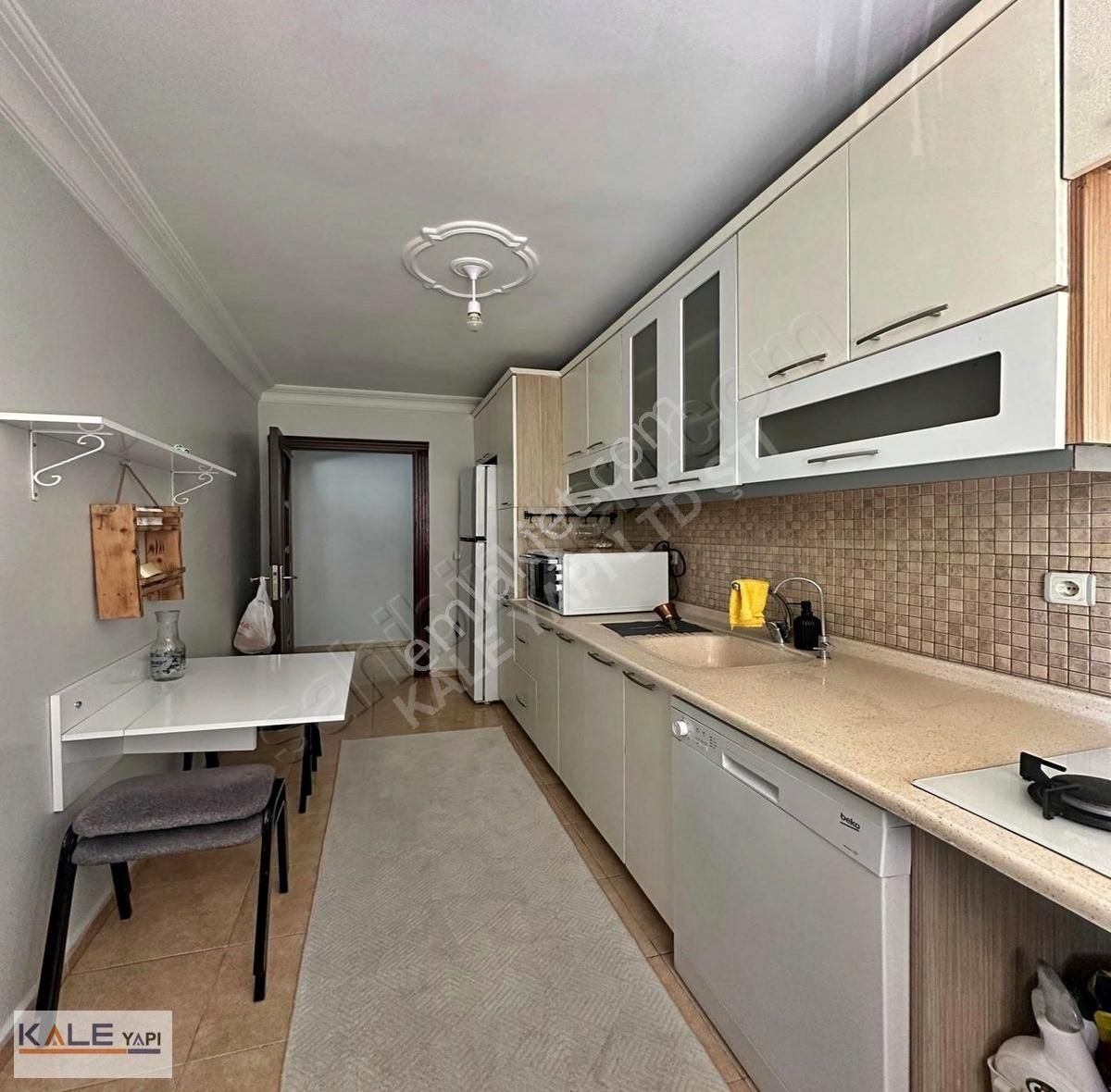 Cumhuriyyet De Satılık 2+1 Daire 110 M2 Metrobuse 2dk Yürüme