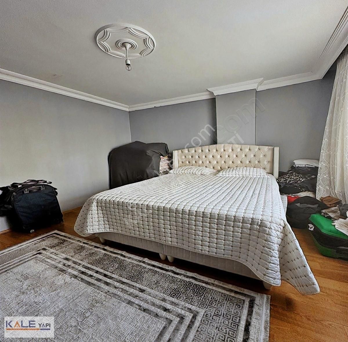 Üçevlerde Köşe Baş Satılık 2+1 Daire