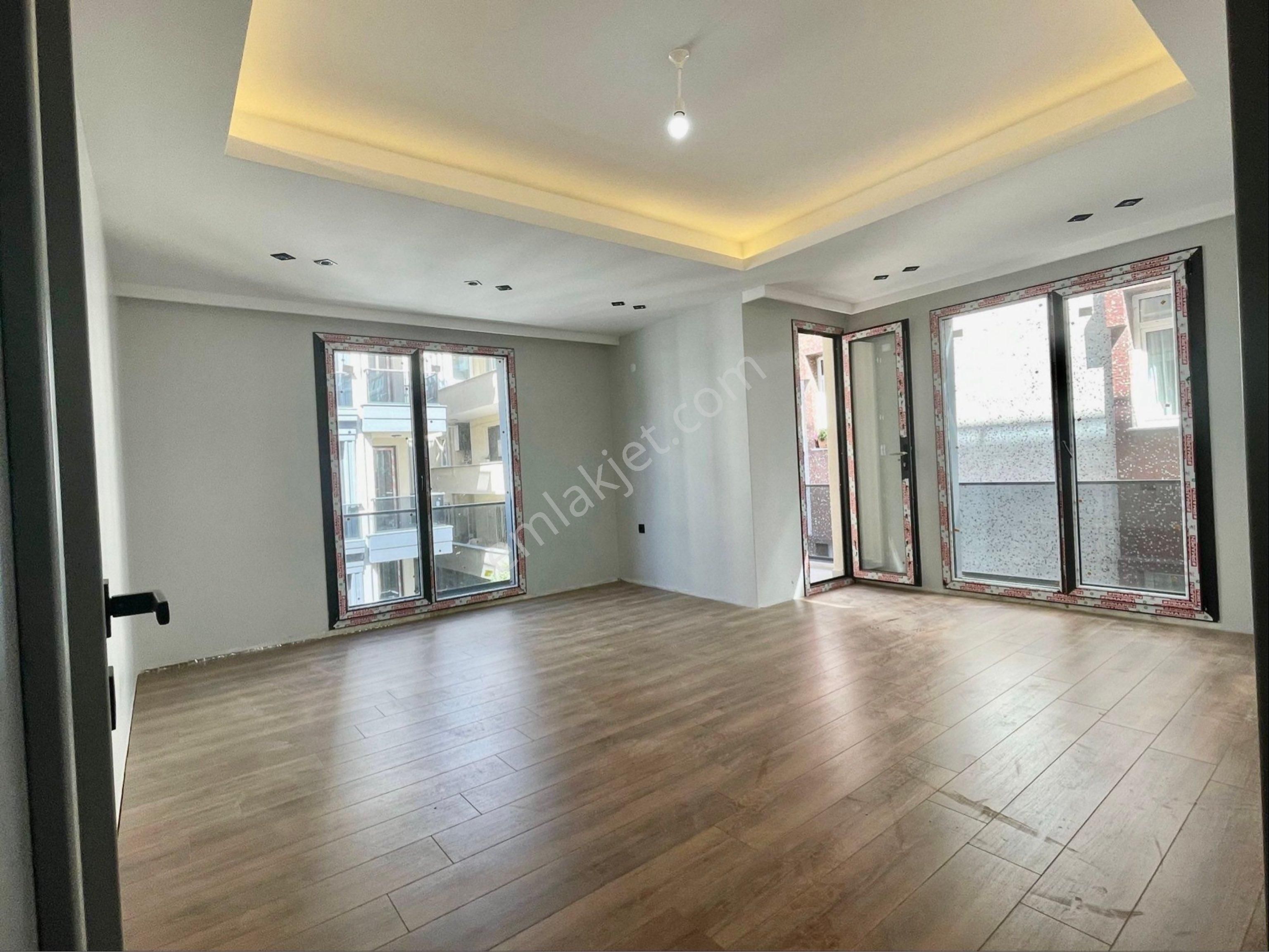 Merkezi Konumda 3+1 Sıfır 130m2 Otoparklı Asansörlü Çift Banyolu Lüx Daire