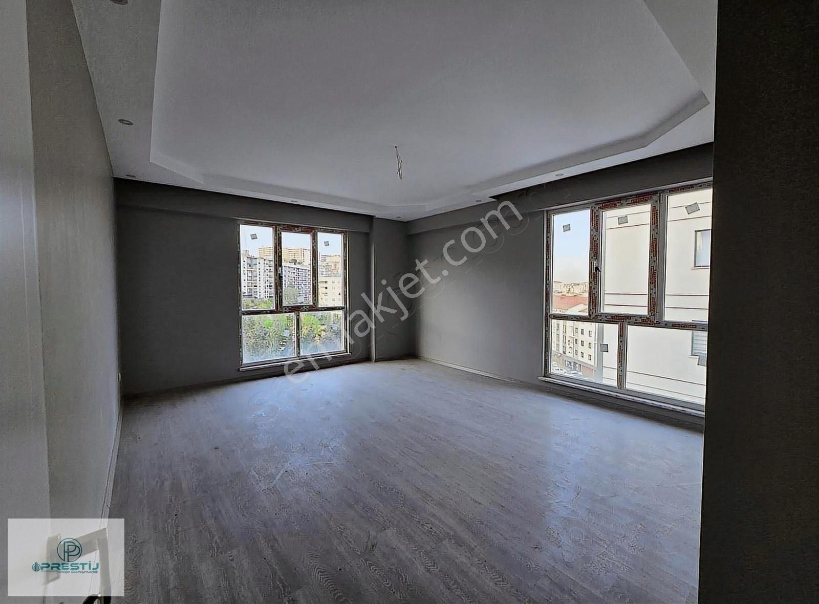 Pendik Çınardere Mahallesi Satılık 3+1 Ebeveyn Banyolu