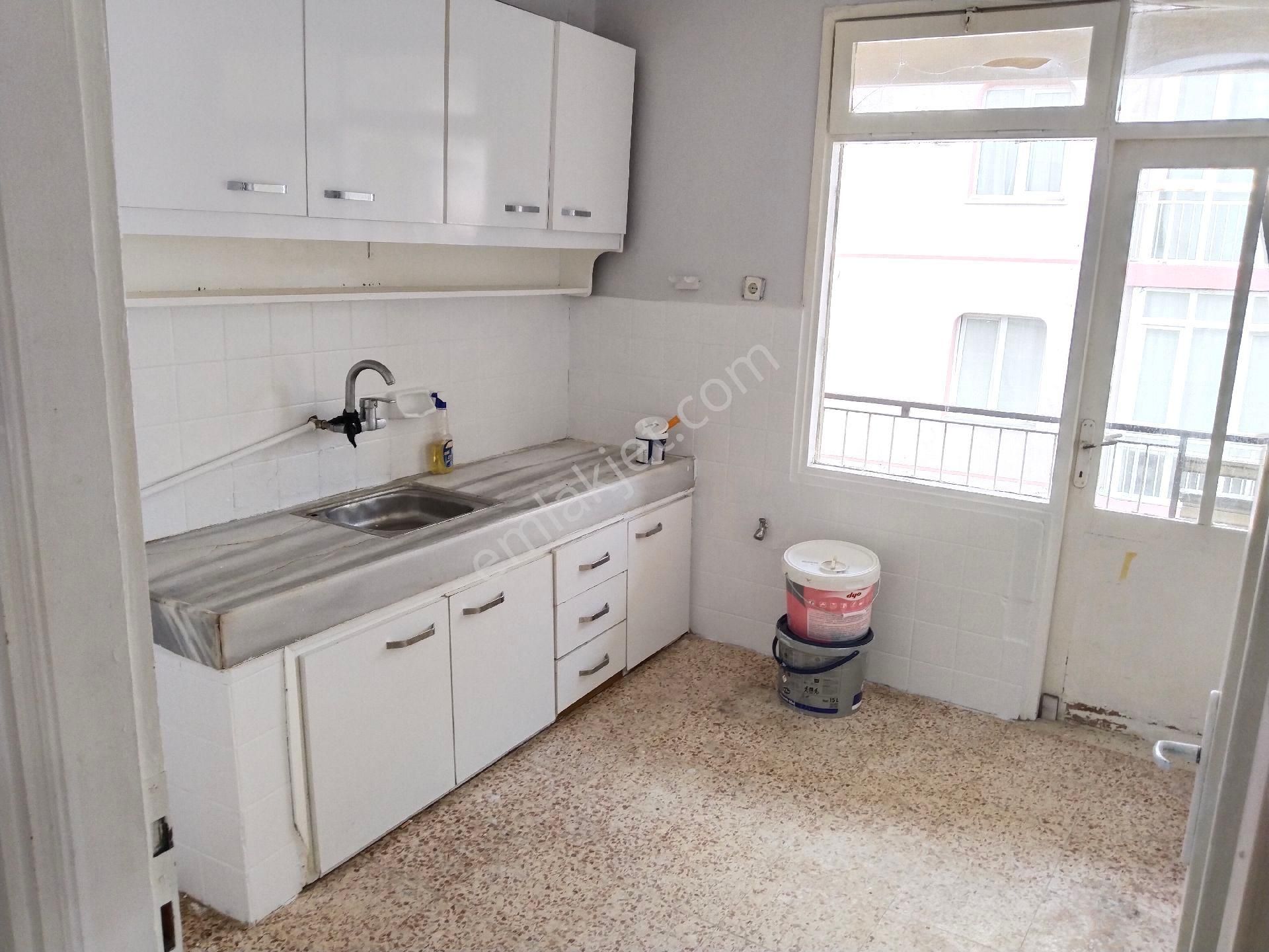 Yüksek Kredi İmkanlı Bergama Şehir Merkezinde 3+1 Geniş Daire Satılık