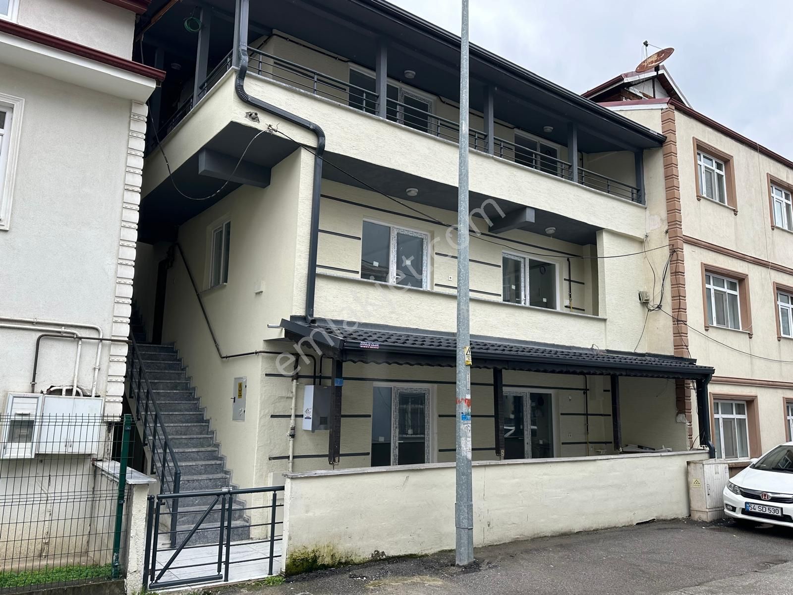Serdivan Avm’ye Yürüme Mesafesinde Komple İçi Ve Dışı Yenilenen 3+1 Mutfak Ayrı 130 M2 Satılık Daire