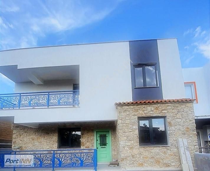 Yeni Foça Gencelli Satılık 3+1 Villa Yazlık