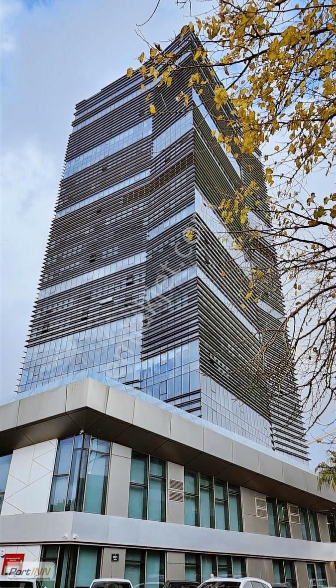 Portınn'den Bayraklı Tower'da Satılık Ofis
