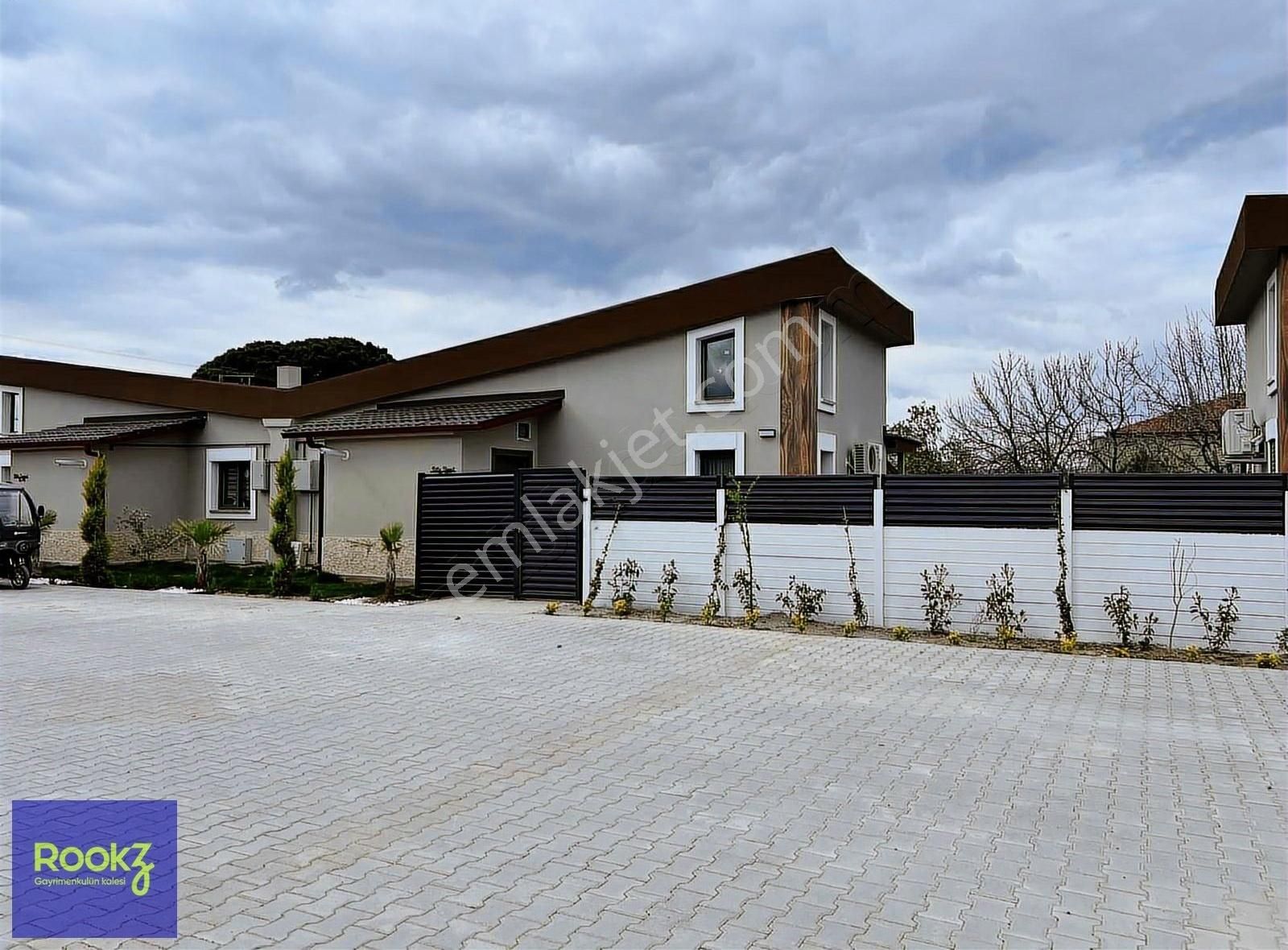 Evrenos'da Kiralık 3+1 Havuzlu Müstakil Ev
