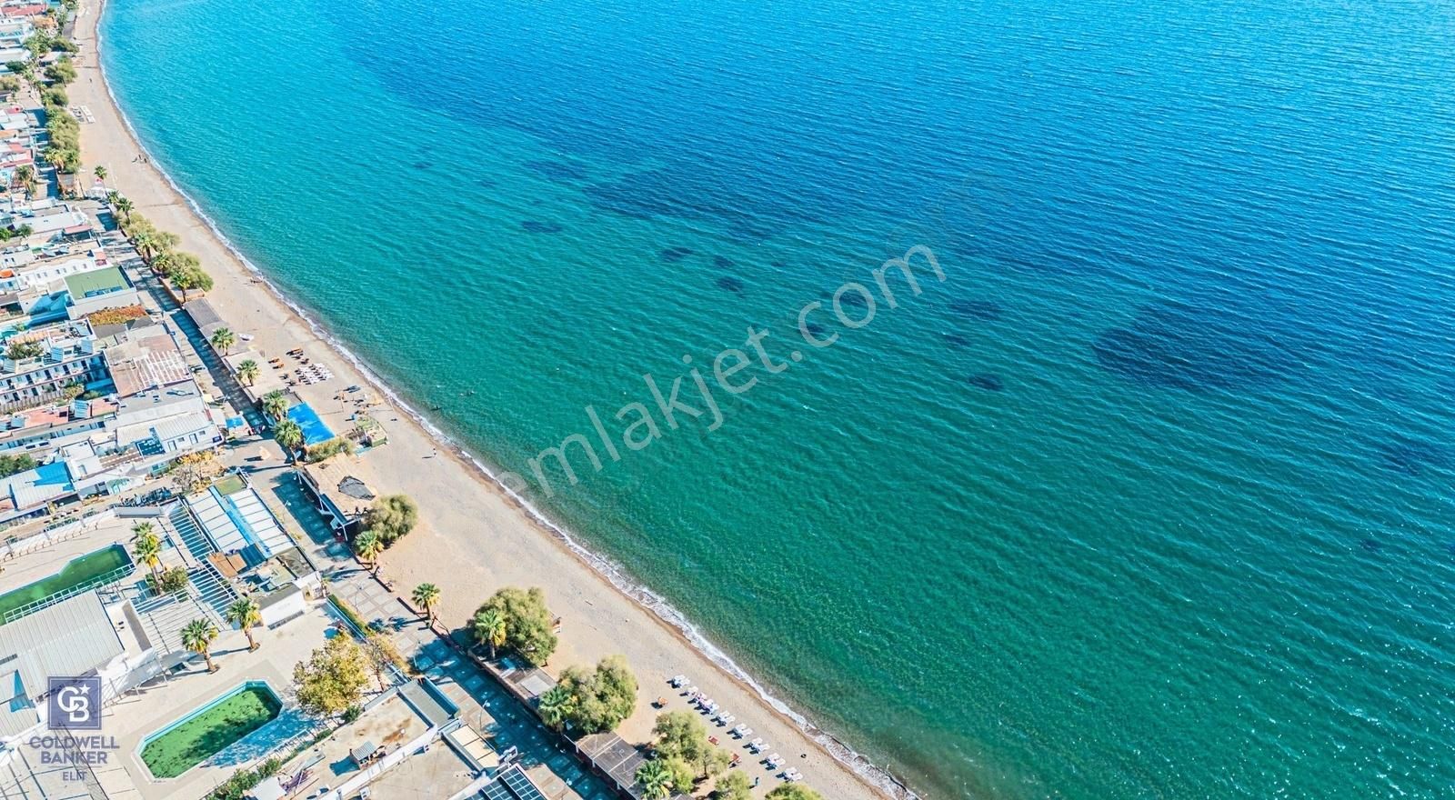 Ortakent Yahşi'de Plajlı Sitede Villa