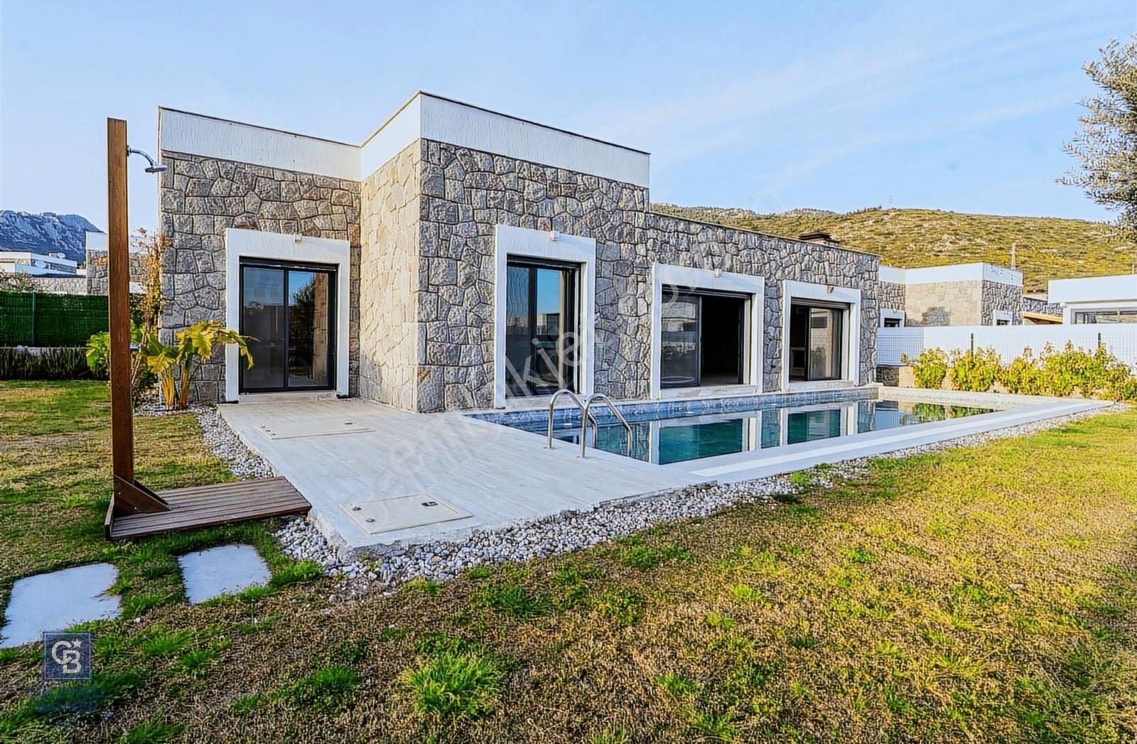 Bodrum Ortakent Tek Katlı Özel Havuzlu 3+1 Villa
