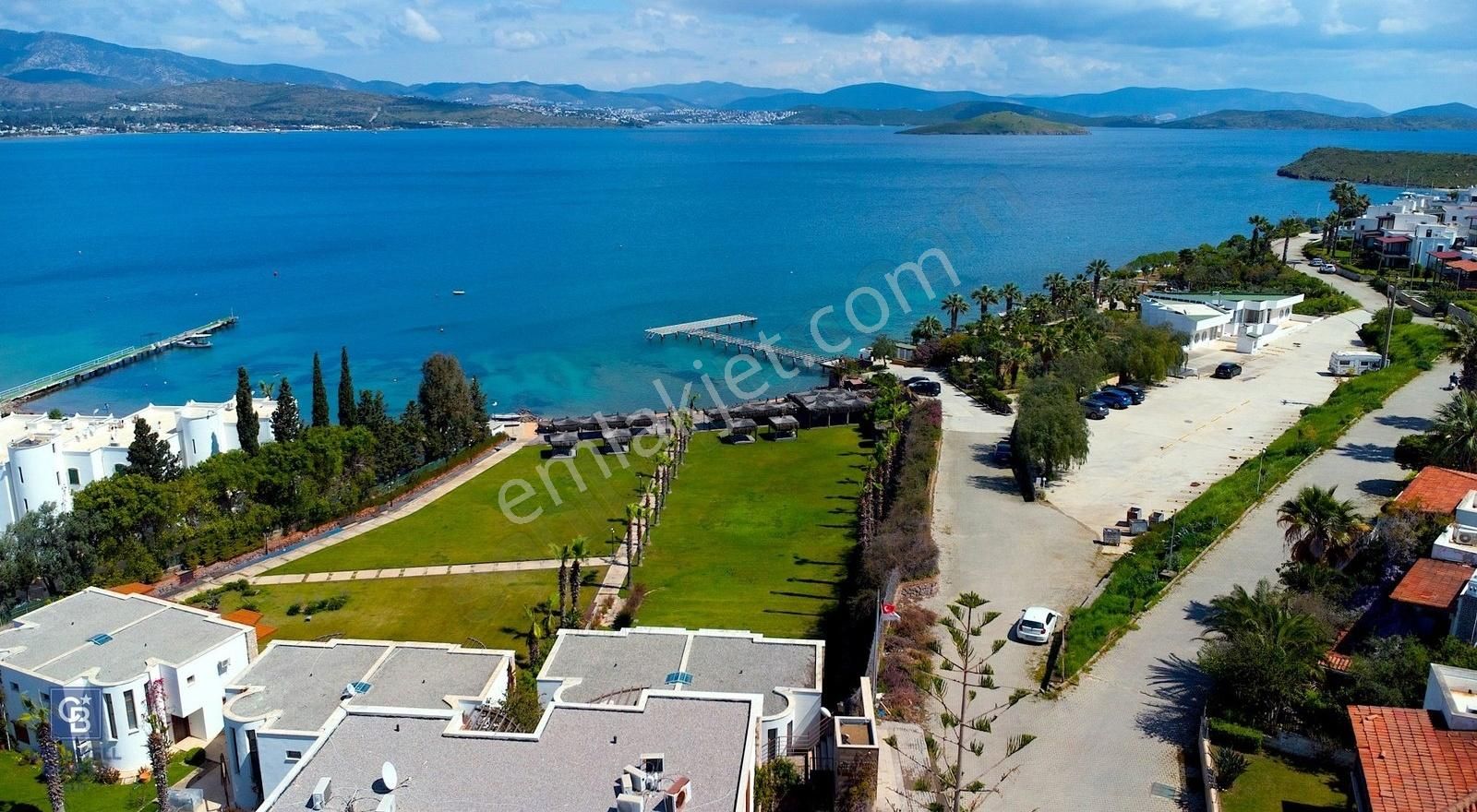 Bodrum Bağla Denize Sıfır Plajlı Satılık Tripleks Villa