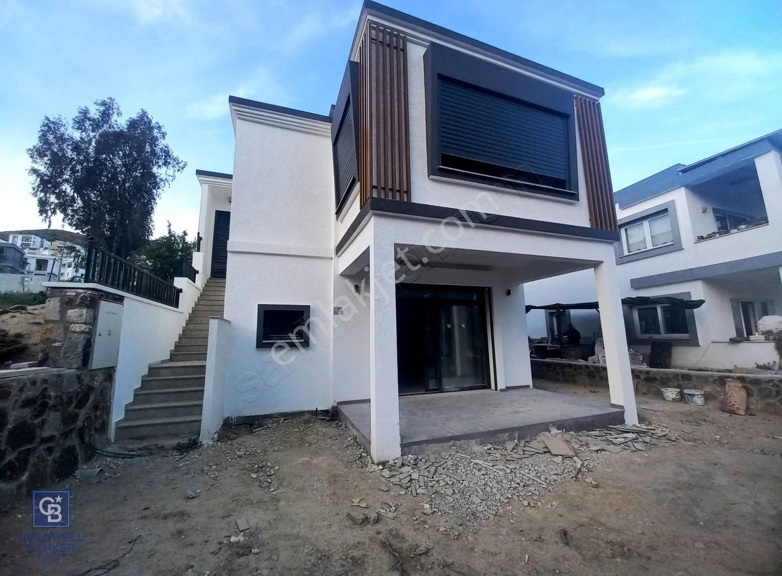 Bodrum Peksimet'te Gümüşlük Yoluna Sıfır 100 M² Kiralık Dükkan