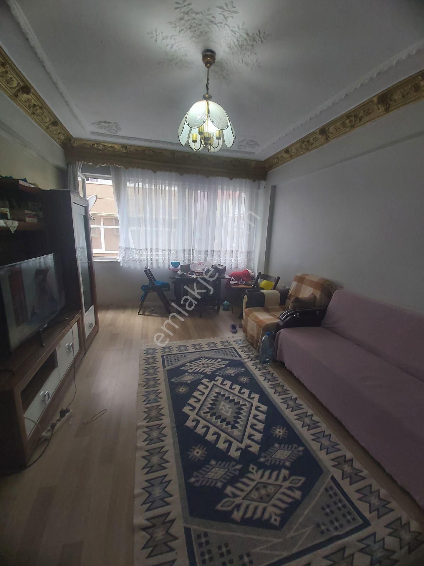 Beyoğlu Kasımpaşa Zincirlikuyu Caddesi 2+1 Daire Kat Mülkiyetli 85m2