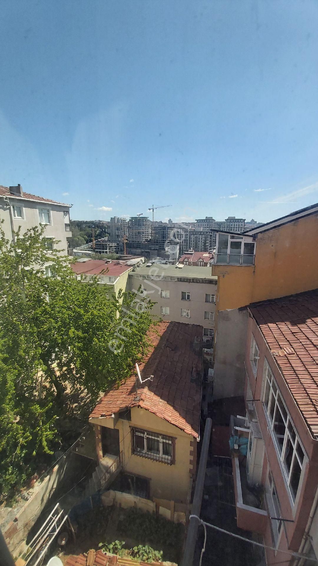 Beyoğlu Kaptanpaşa Mah Porsuk Ağaçı Sok Doğalgazlı 2+1 Daıre Kat 4 Aile Apartmanı