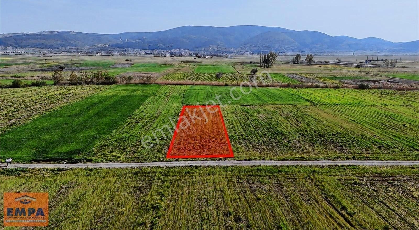 Empa Gayrimenkul'den Kocaavşar Mah'de Yola Cephe Satılık Tarla