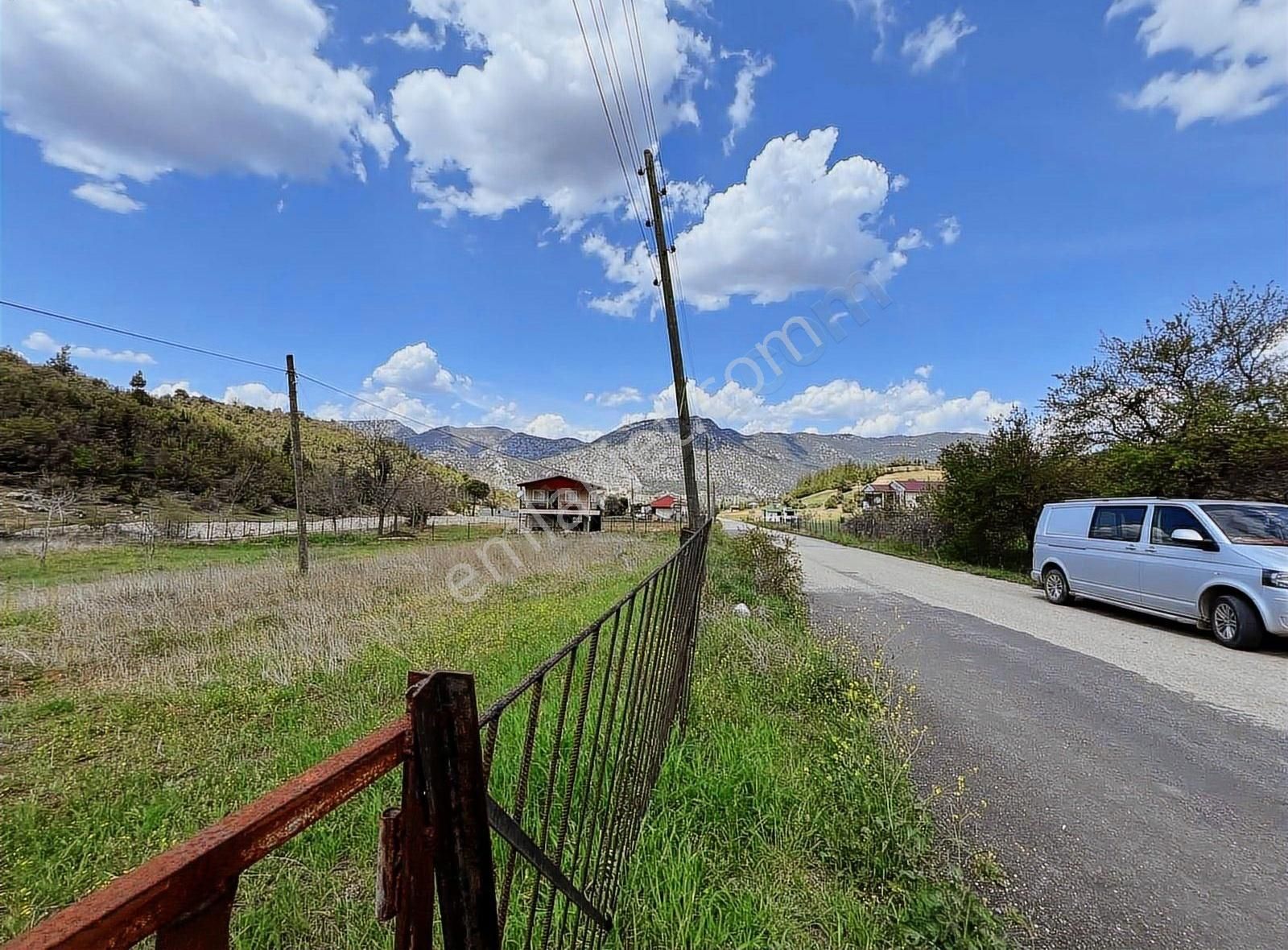 Feke Paşalı'da*1578m2*tarla* Yol Üstü Elektrik Su Mevcut