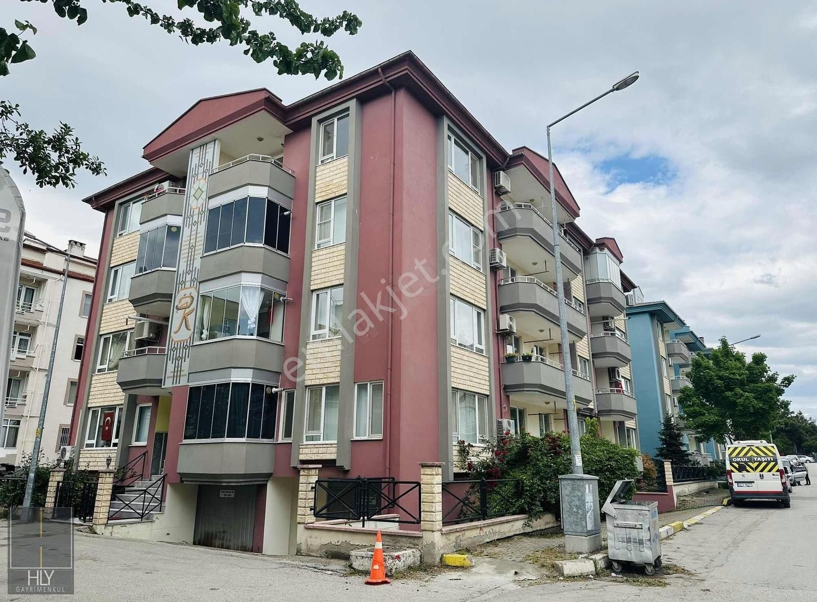 Hly Gayrimenkul'den Bahçelievler'de Fırsat Satılık 3+1 Daire
