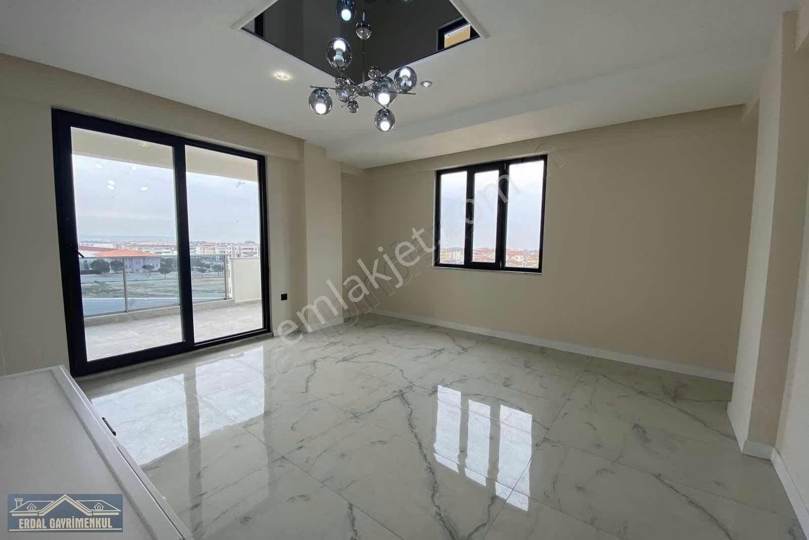 Yenişafakta Mükemmel Lokasyonda Lüx 2+1 Daire - Görsel 8