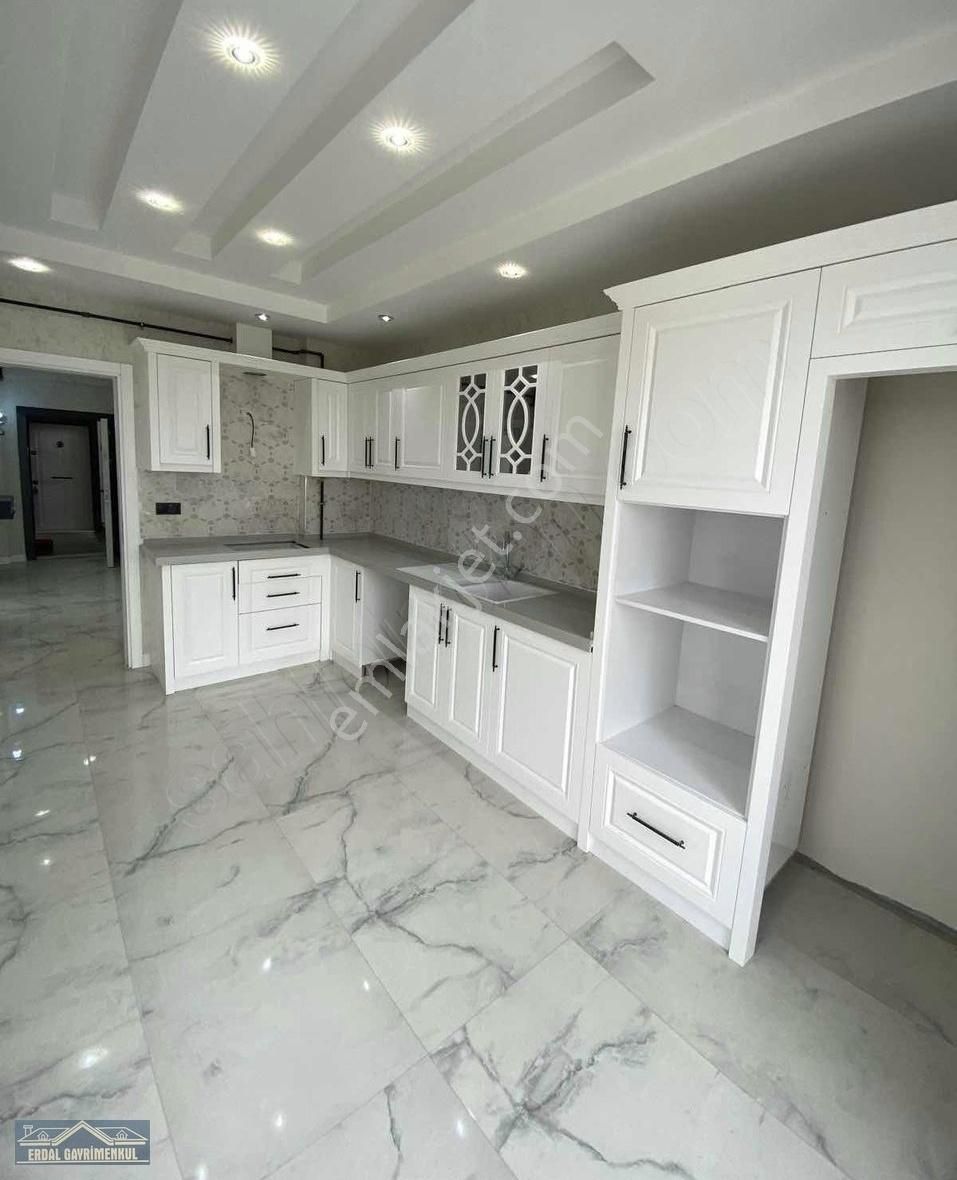 Yenişafakta Mükemmel Lokasyonda Lüx 2+1 Daire - Görsel 3