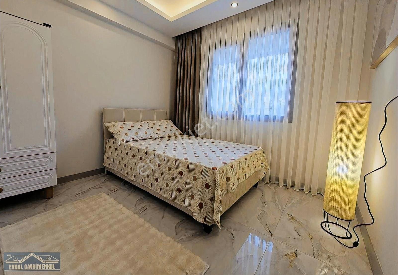 Başak Heykeli Üstünde Ultralüx Sıfır Apart