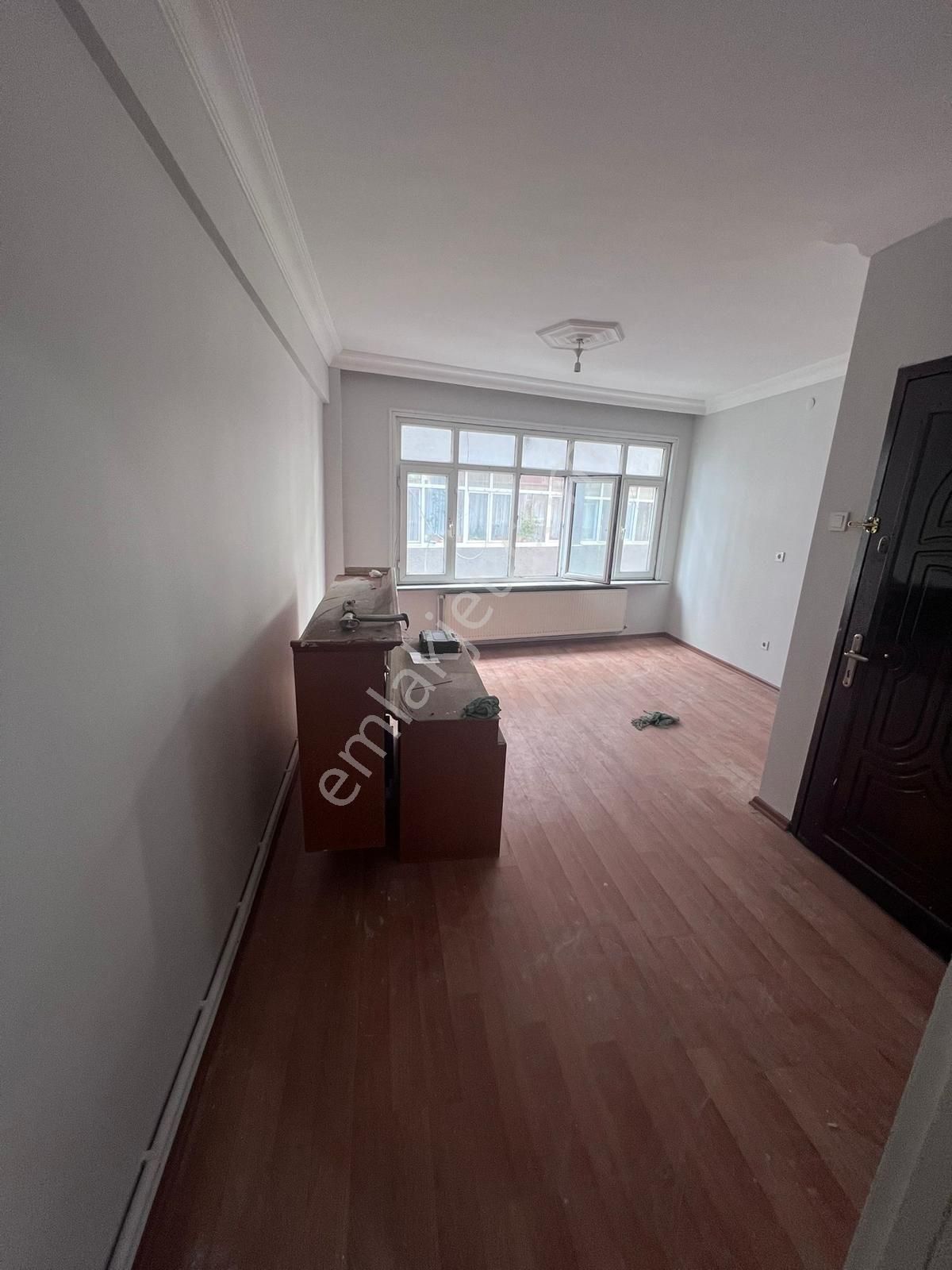 Beyoğlu İstiklal Caddesi 5 Dk Doğalgazlı İçi Sıfırlamış 2+1 Daire 80m2 Aile Apartmanı
