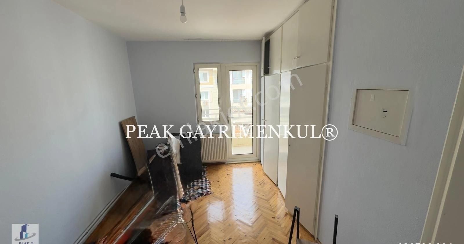 Bostanlı Merkezde, Ebeveyn Banyolu, Geniş 3+1 Kiralık Daire