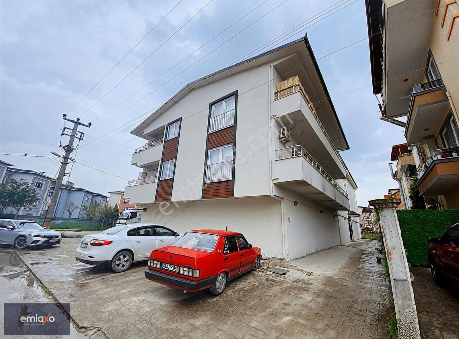 Emlaxo'dan Satılık Kartepe Ataevler De 2+1 Daire