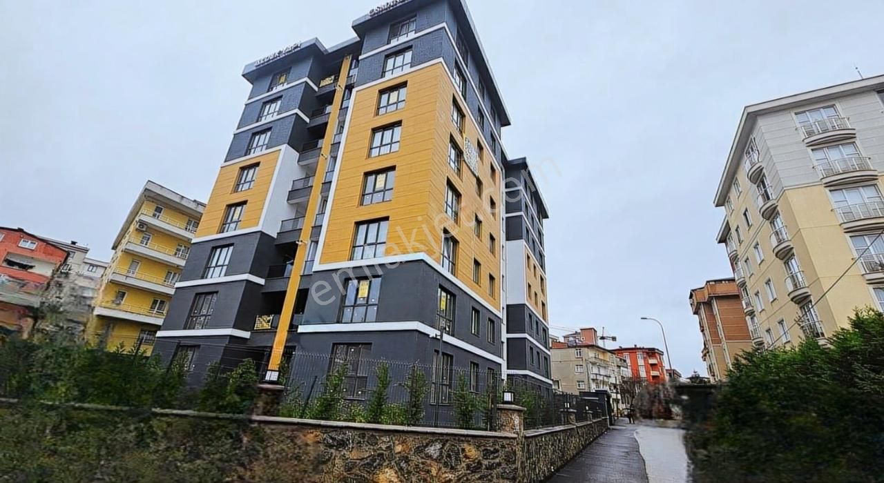 Kurtköy Metro İstasyonuna 100 M Mesafede Site İçerisinde 3+1