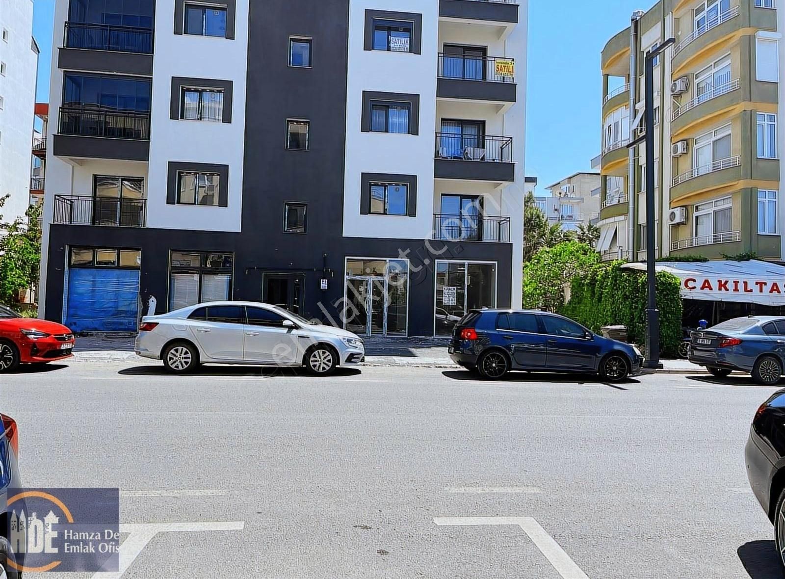 Hamza Dede Emlak Atatürk Caddesinde Kiralık Dükkan