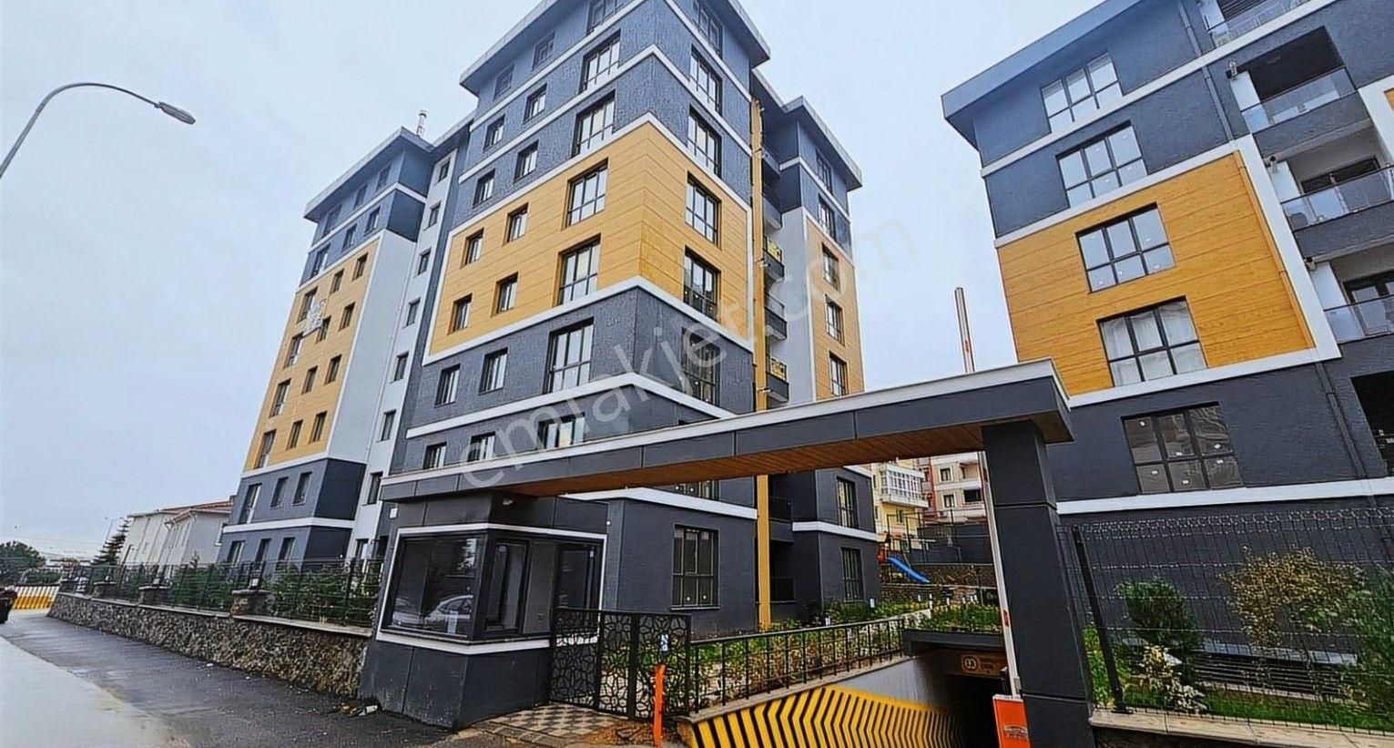 Kurtköy Metro İstasyonuna 100 M Mesafede Site İçerisinde 3+1