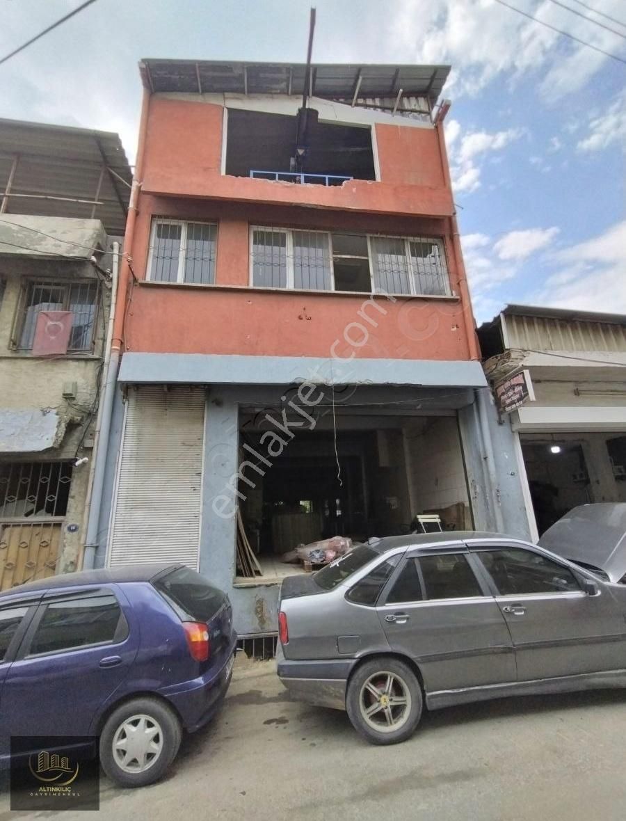 Altınkılıç Emlak'tan Karabağlar Sanayide Kiralık 3 Katlı İş Yeri