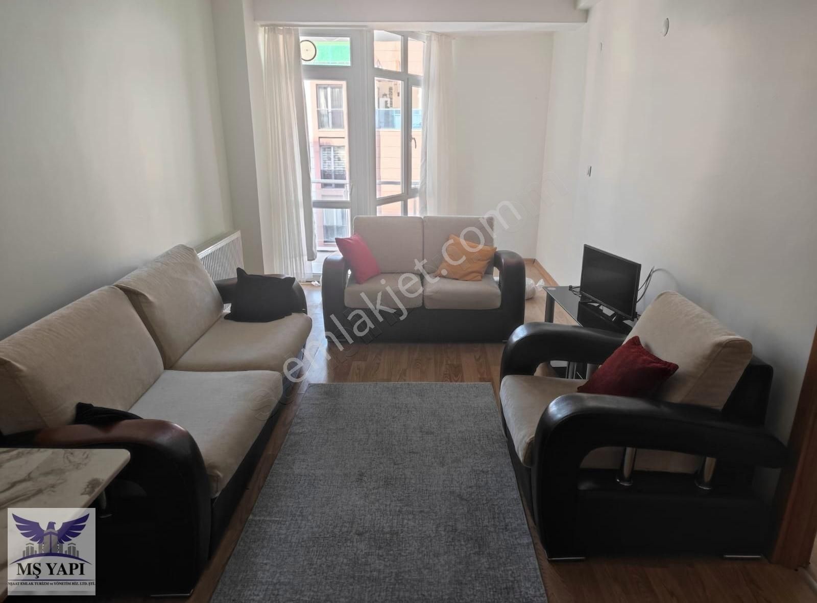 Siteiçi Metrobüse 5 Dk Site İçi Eşyalı 1+1 Kiralık Daire