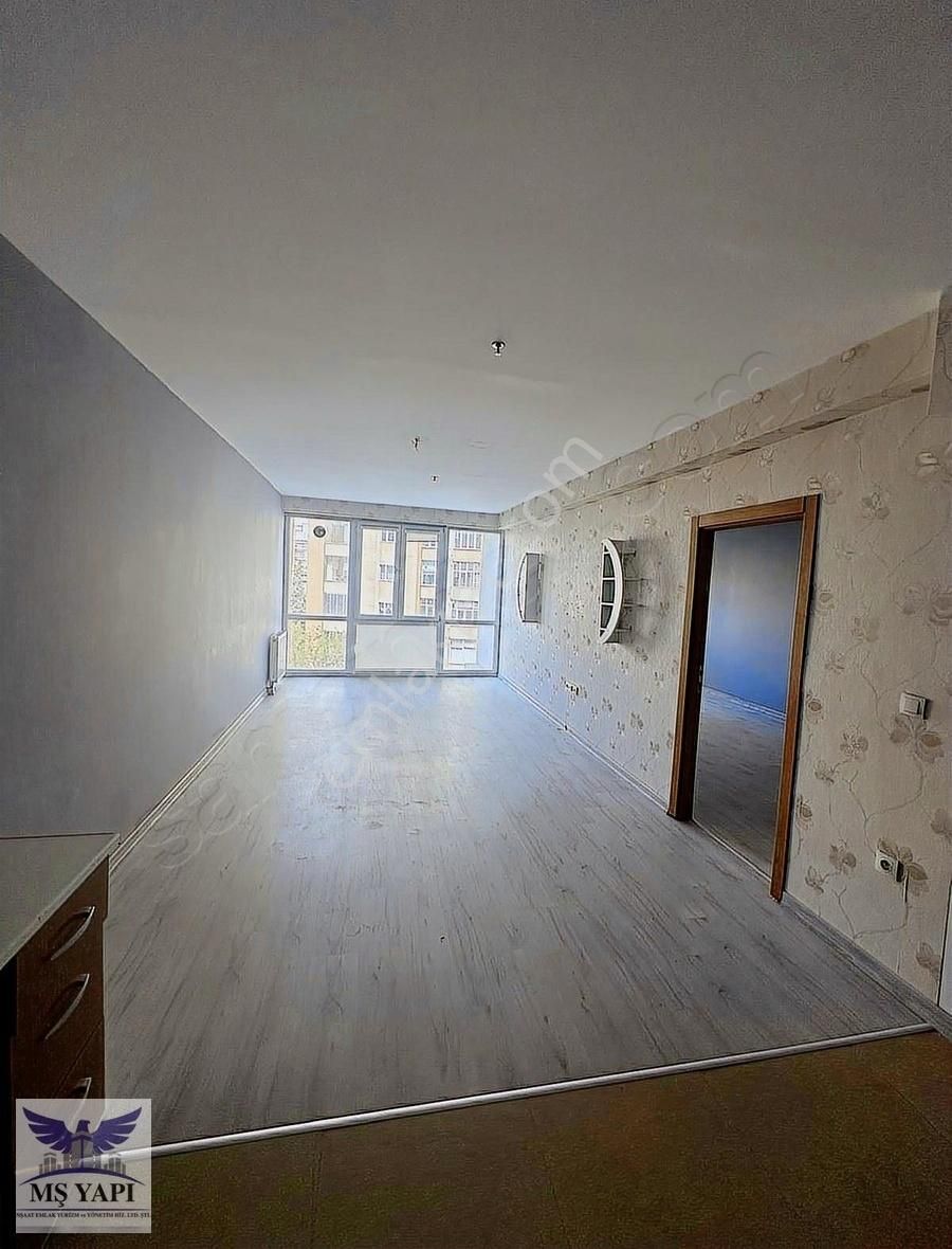 Sosyal Tesisli Metrobüse 7.dk 1+1 Boş Kiralık Daire