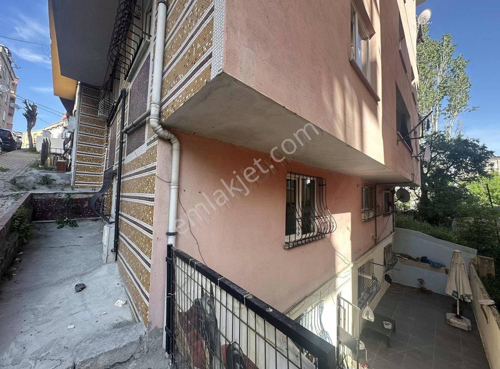 Sultangazı Zübeydehanım Mahallesinde Satılık Fırsat 2+1 Daire